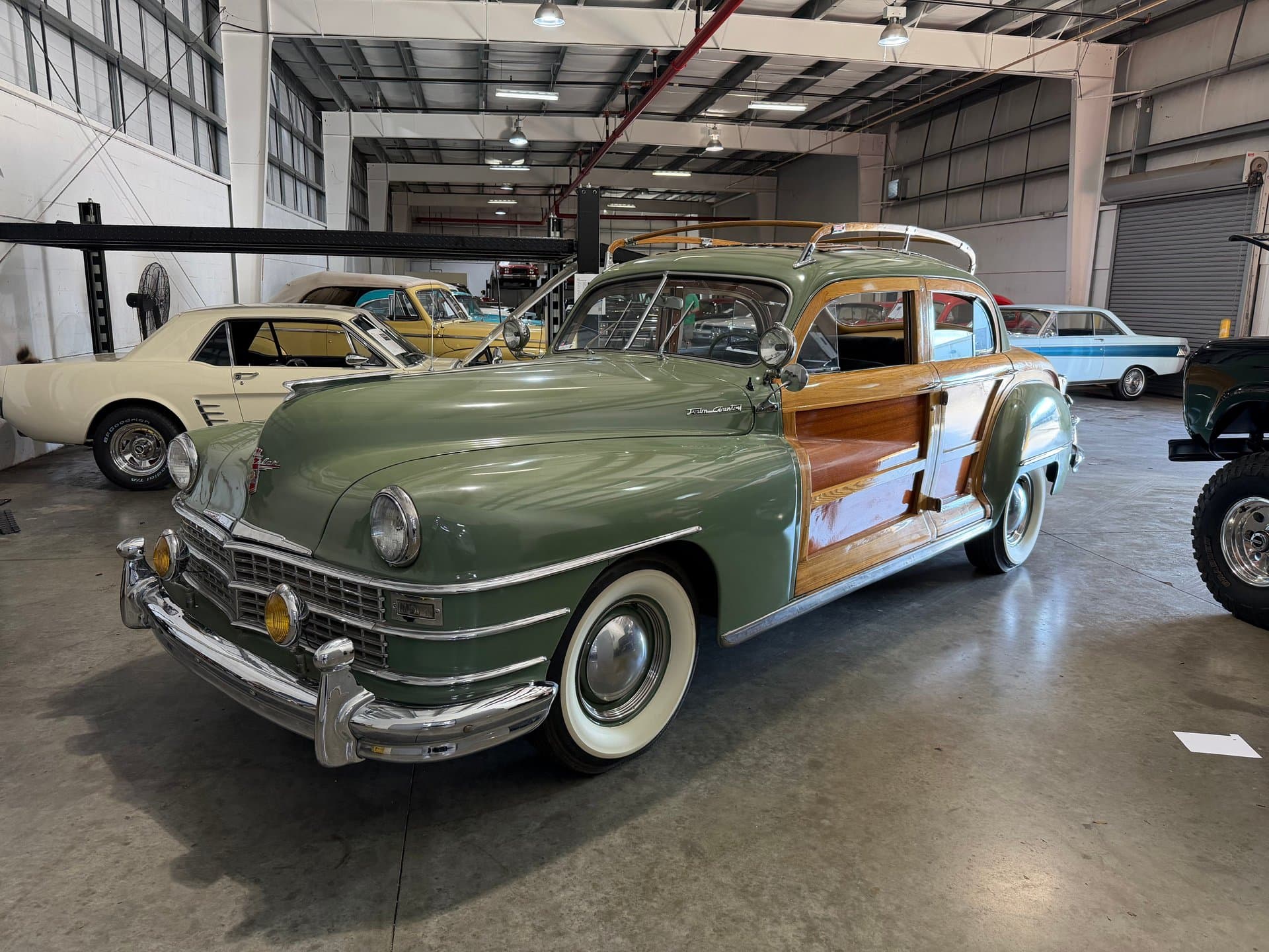 1947 Chrysler Town & Country thumbnail 3