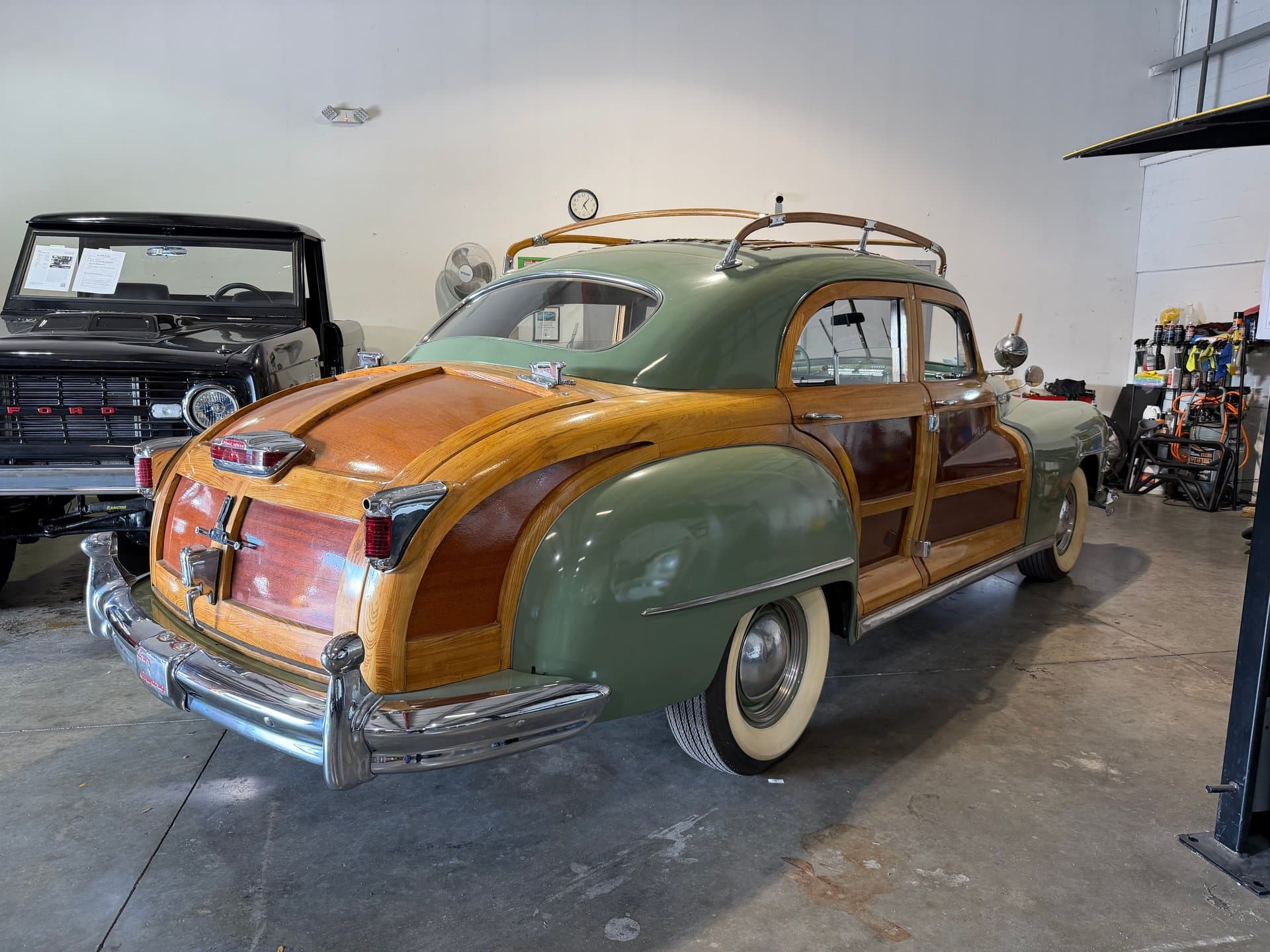 1947 Chrysler Town & Country thumbnail 4
