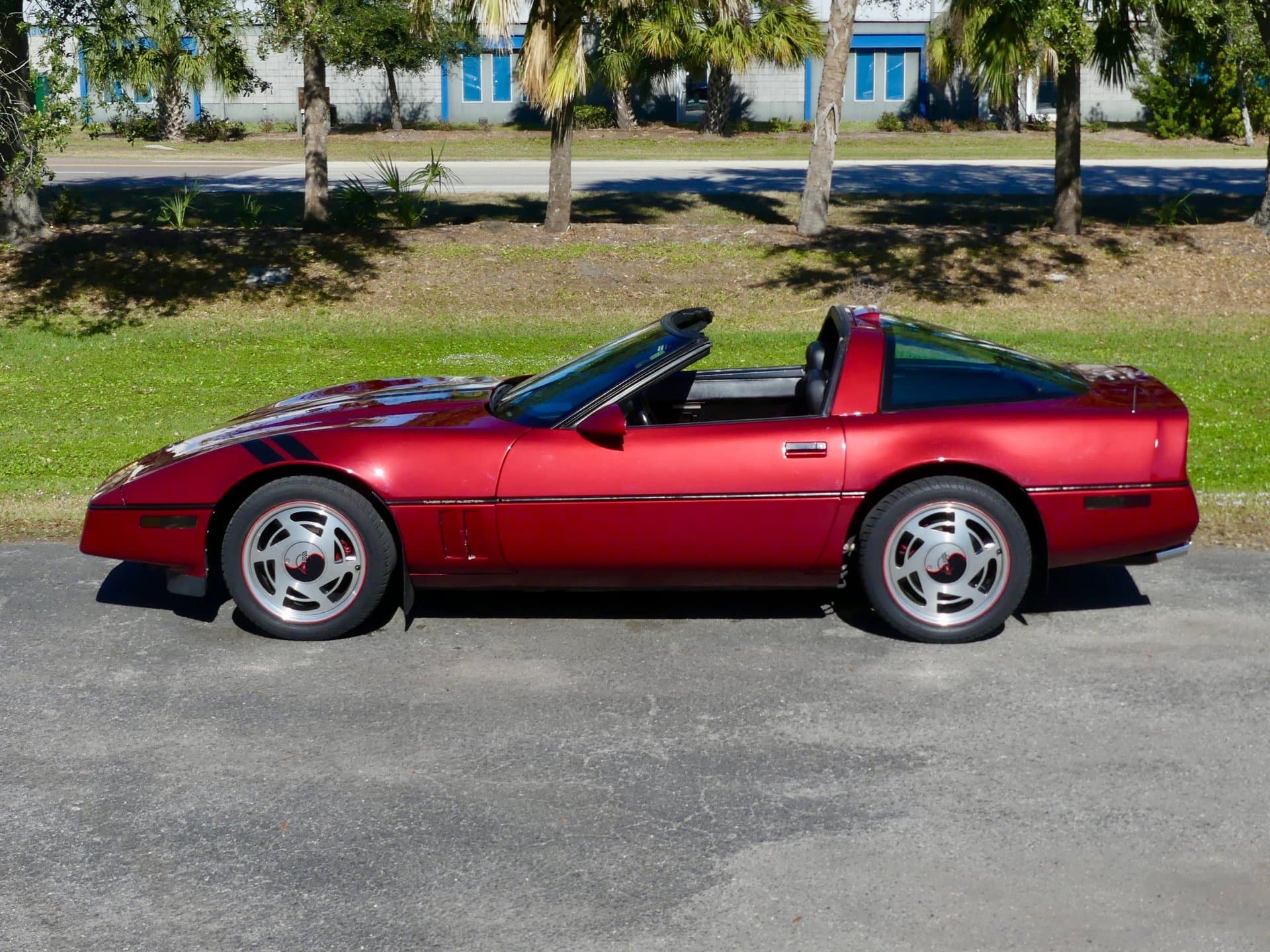 1989 Chevrolet Corvette Coupe thumbnail 4