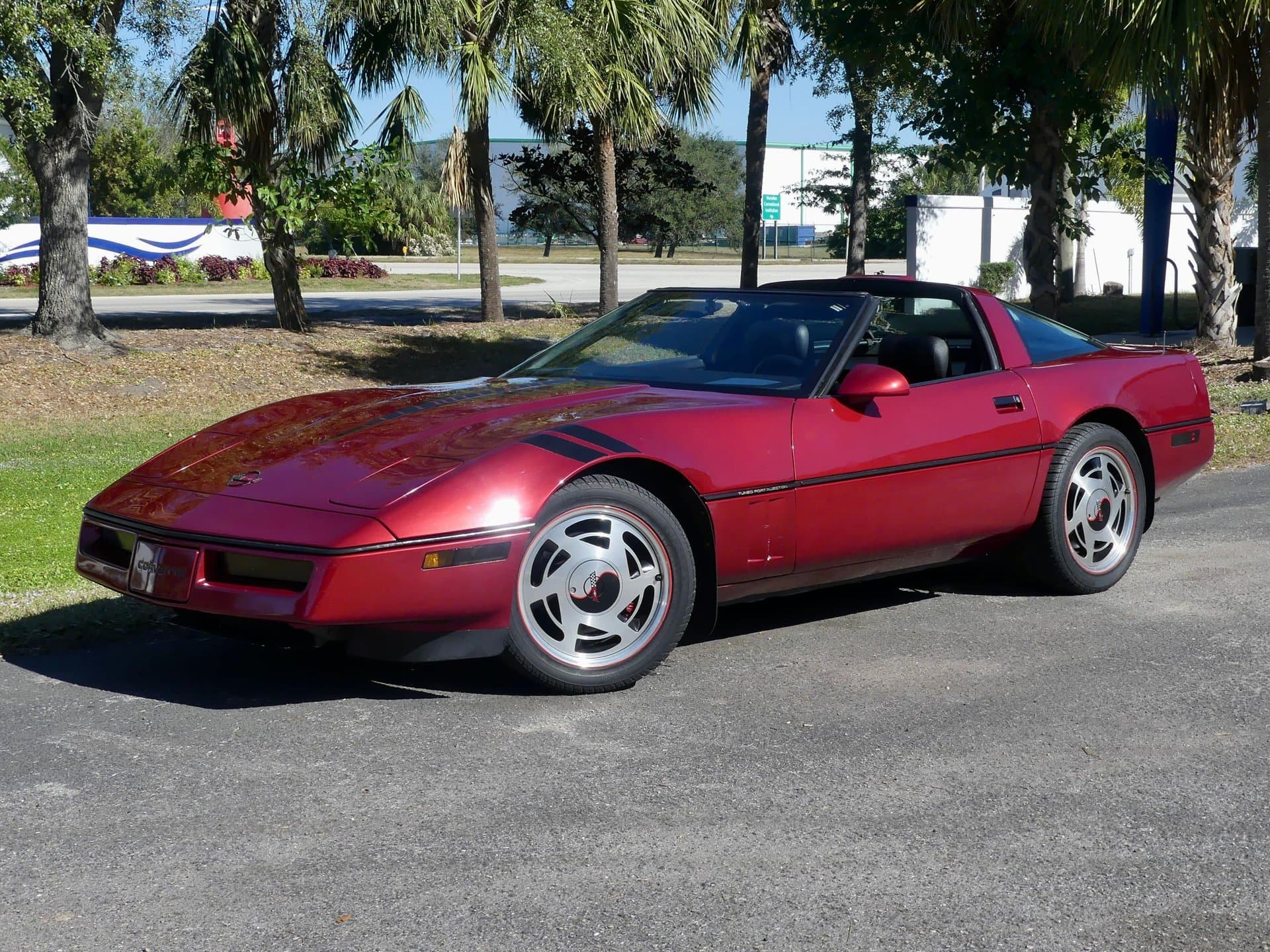 1989 Chevrolet Corvette Coupe thumbnail 3