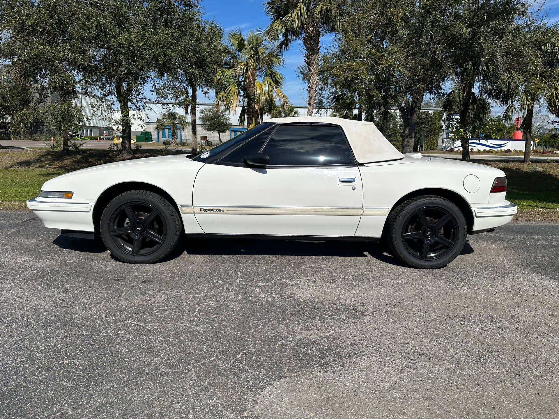 1990 Buick Reatta Convertible thumbnail 29