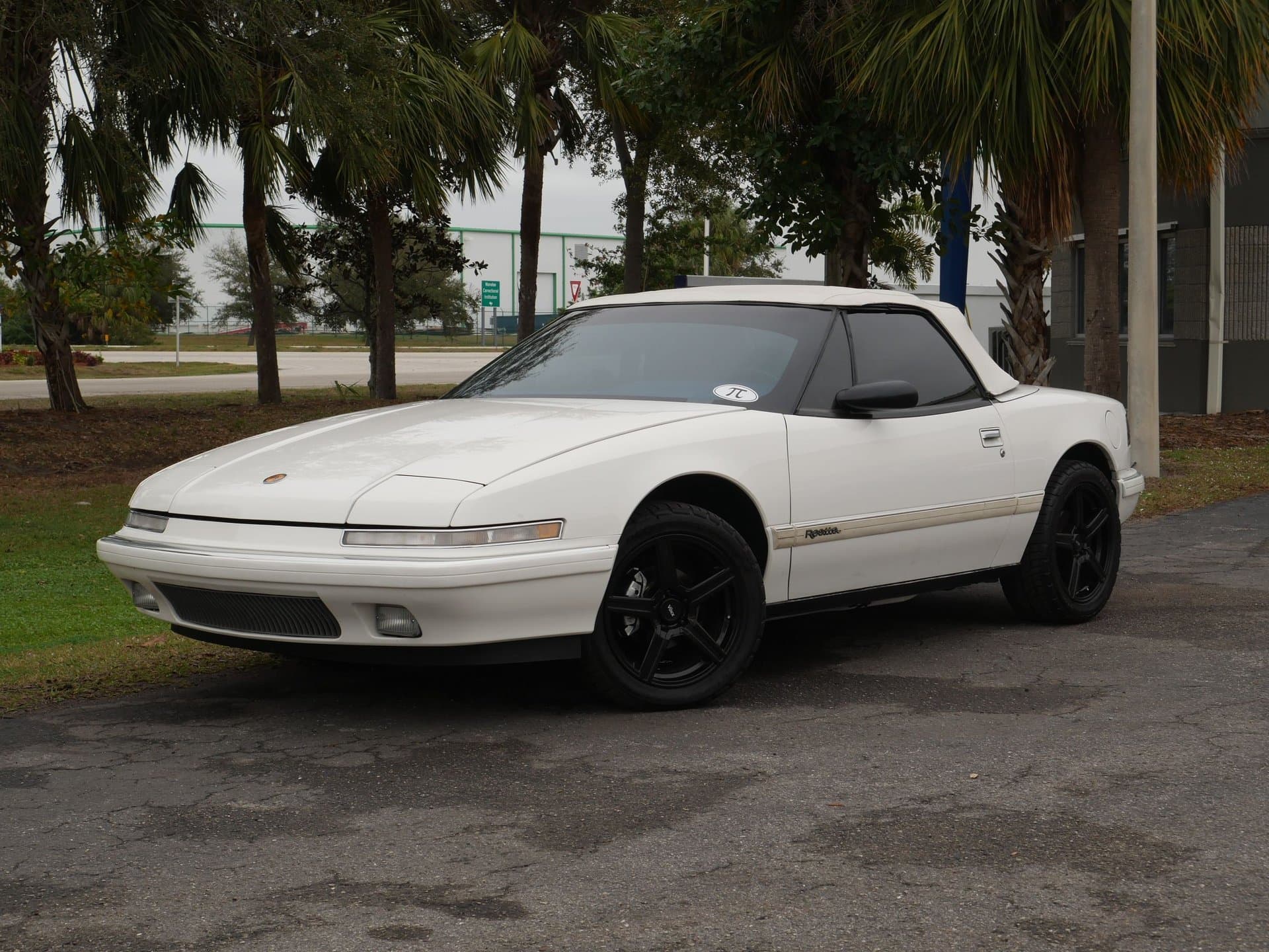 1990 Buick Reatta Convertible thumbnail 4