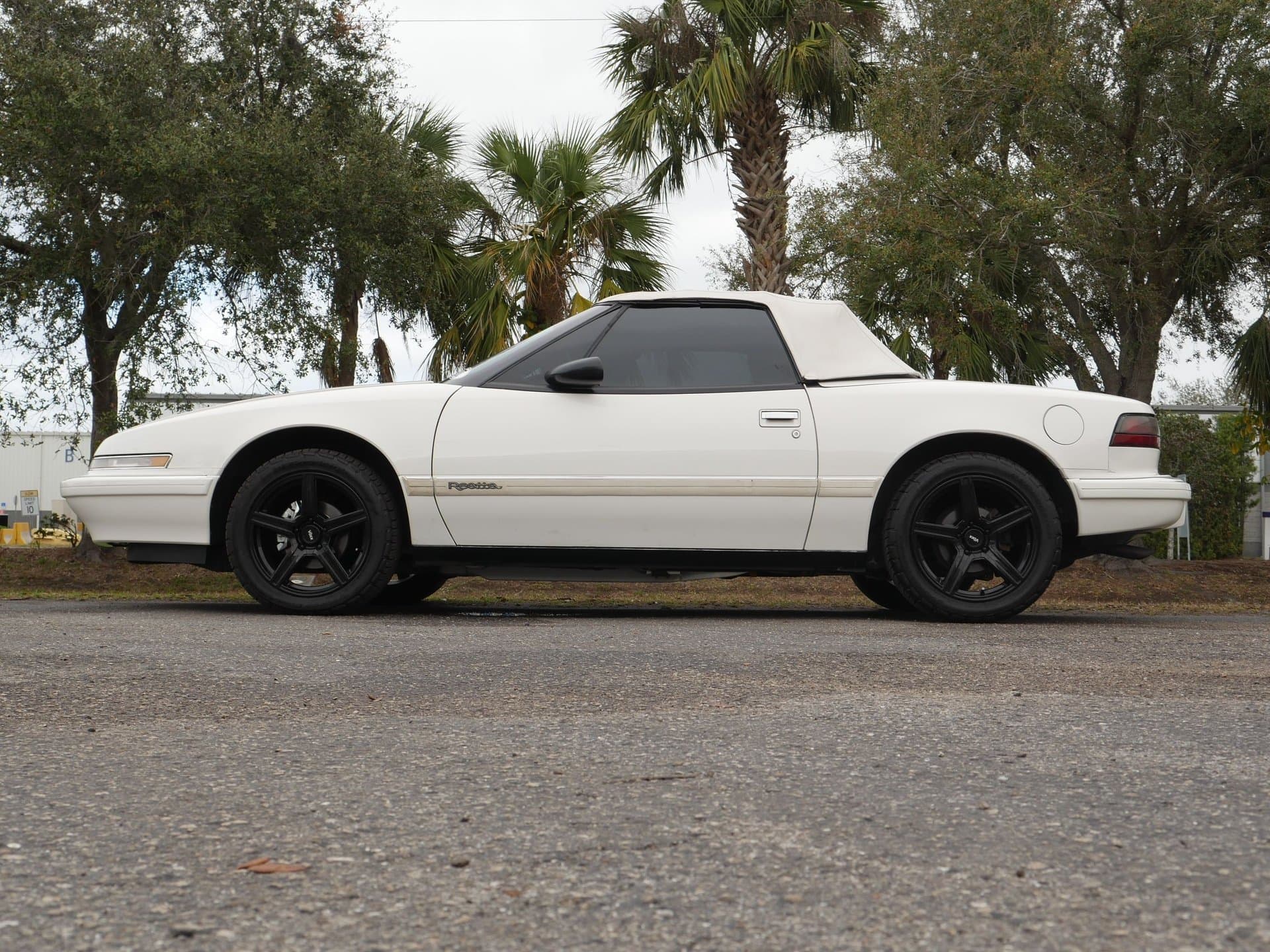 1990 Buick Reatta Convertible thumbnail 5