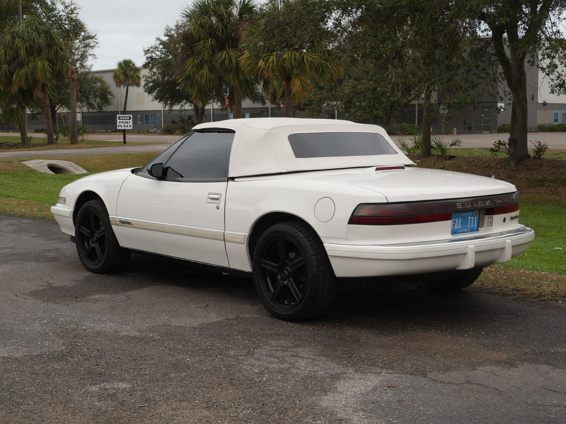 1990 Buick Reatta Convertible thumbnail 6