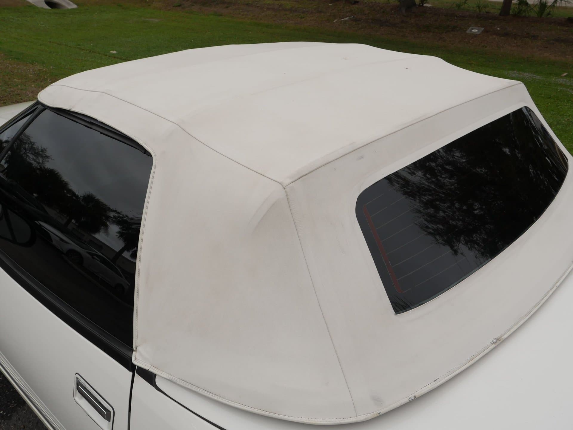 1990 Buick Reatta Convertible thumbnail 8