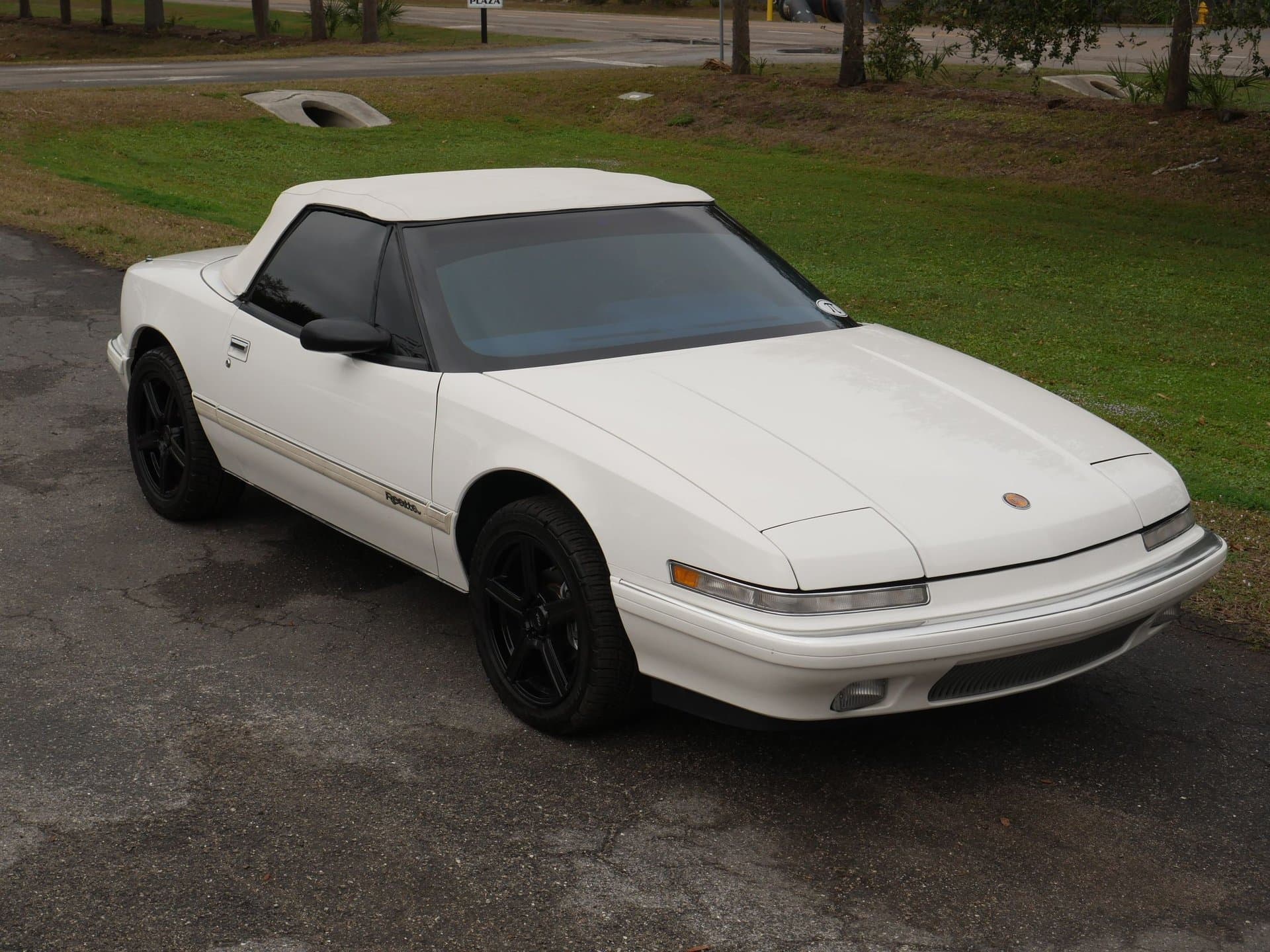 1990 Buick Reatta Convertible thumbnail 11