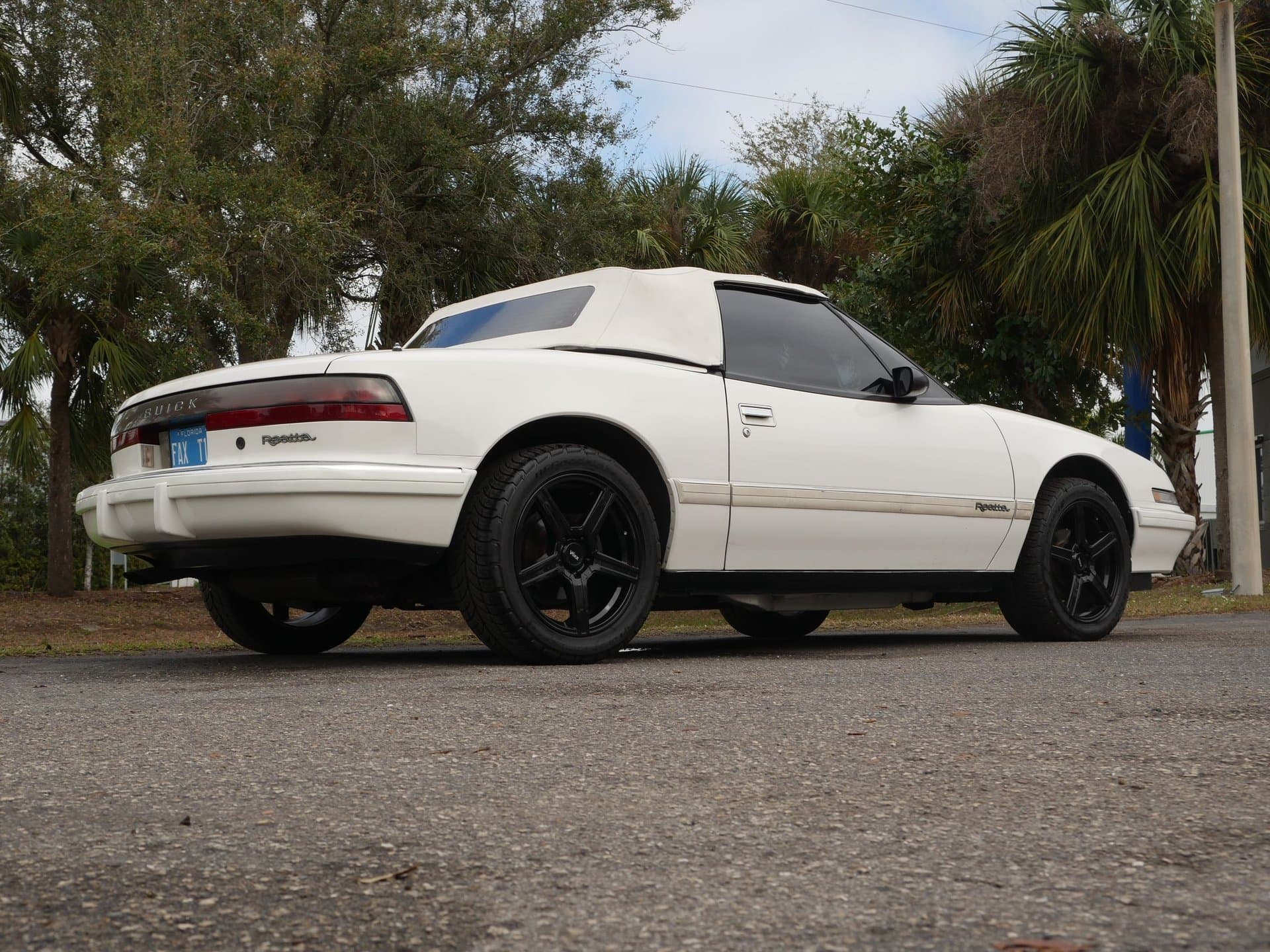 1990 Buick Reatta Convertible thumbnail 12