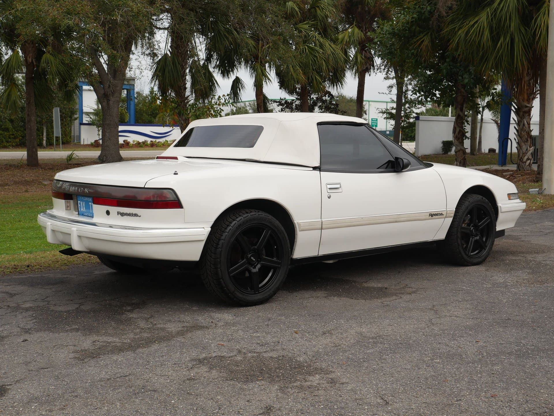 1990 Buick Reatta Convertible thumbnail 12