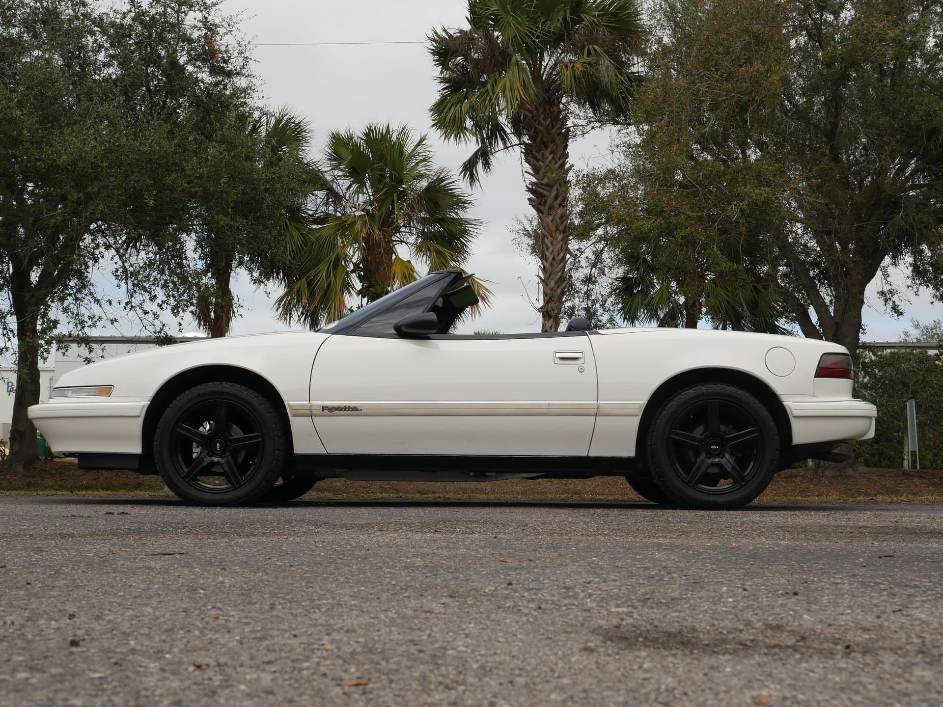 1990 Buick Reatta Convertible thumbnail 16