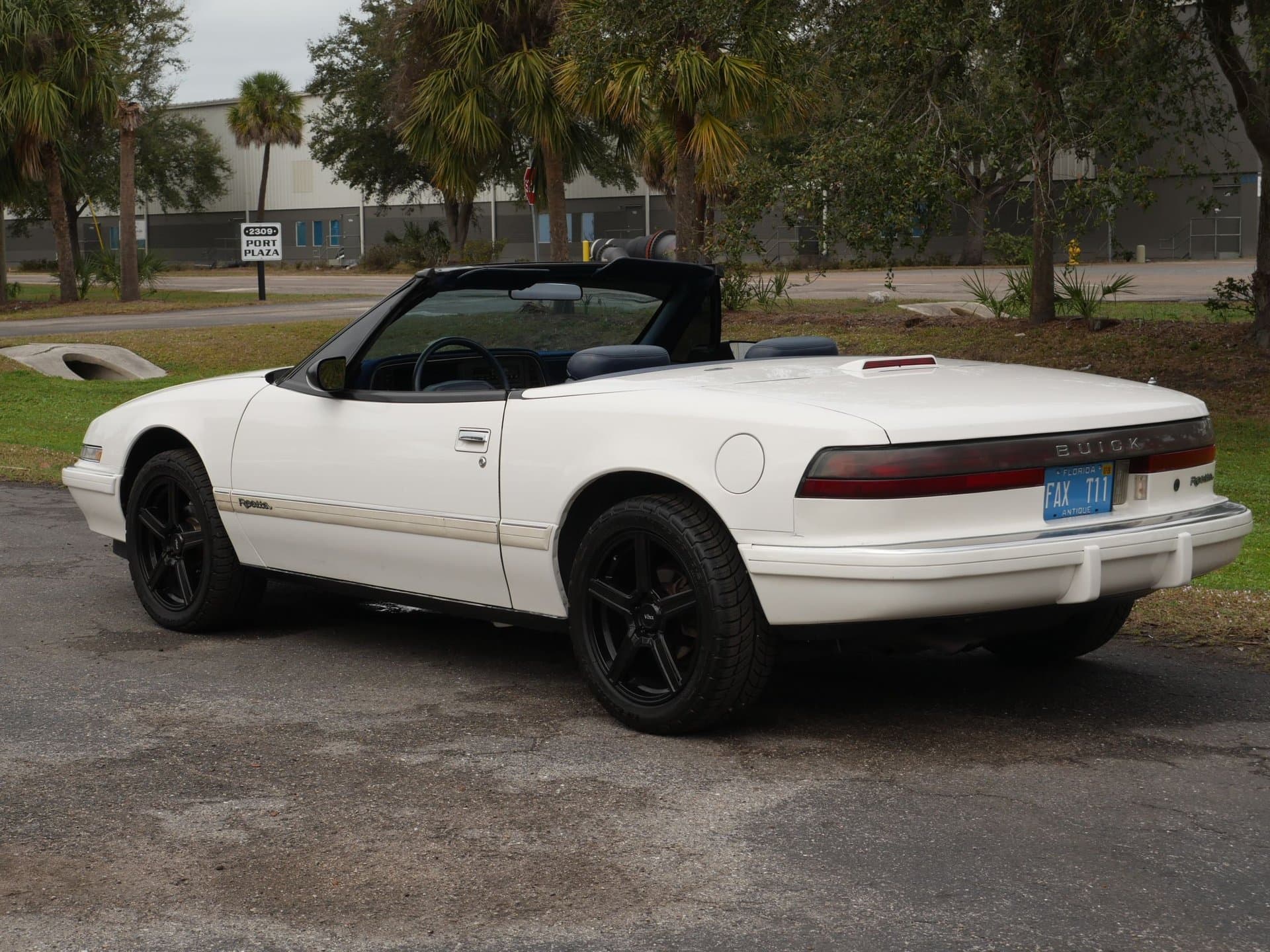 1990 Buick Reatta Convertible thumbnail 4