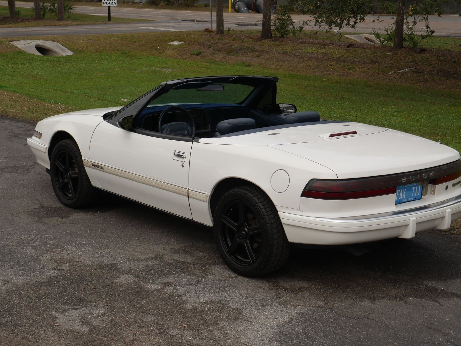 1990 Buick Reatta Convertible thumbnail 17