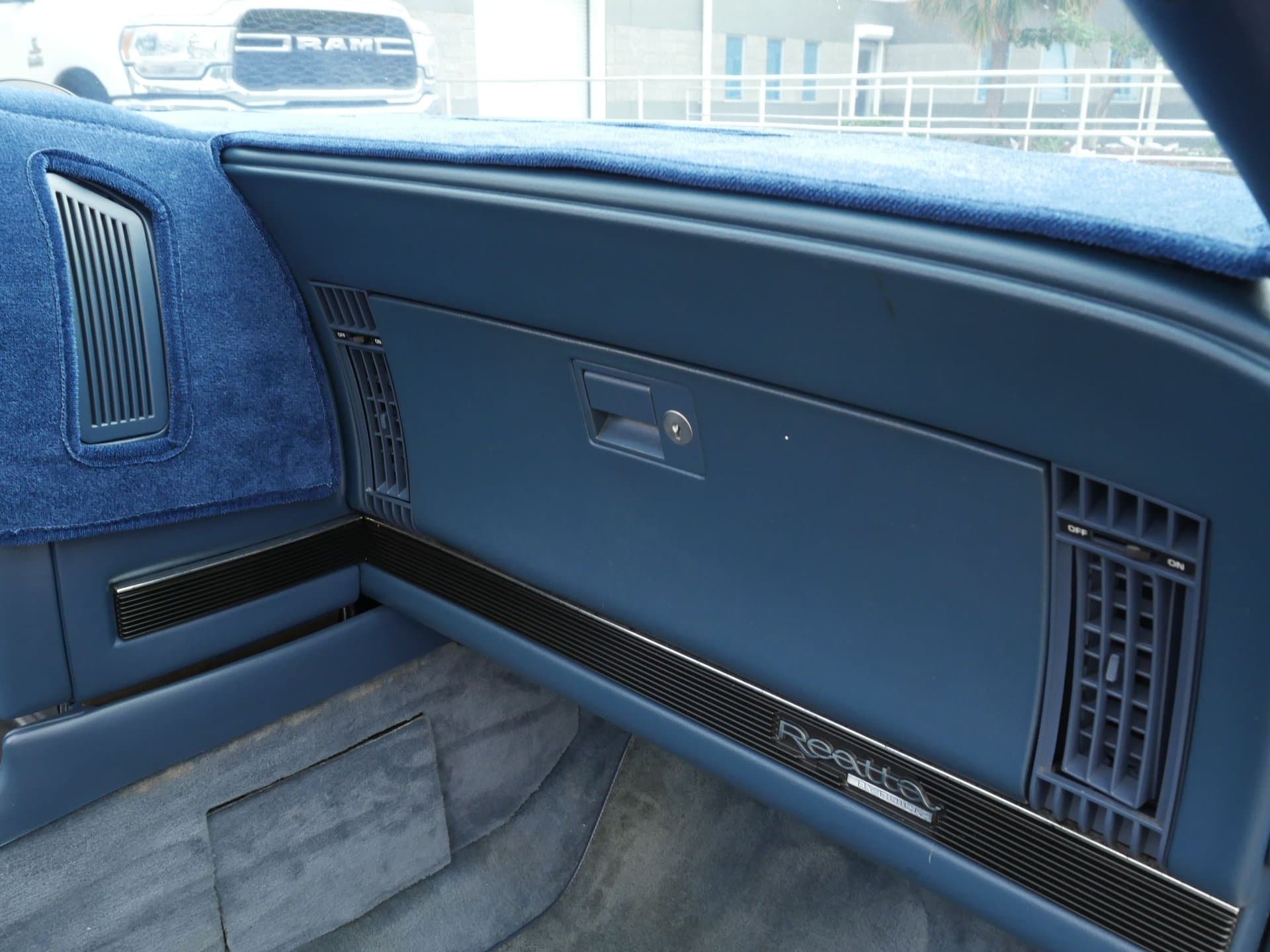 1990 Buick Reatta Convertible thumbnail 22