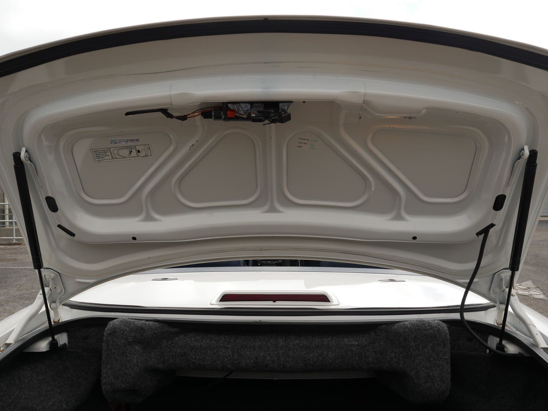 1990 Buick Reatta Convertible thumbnail 24