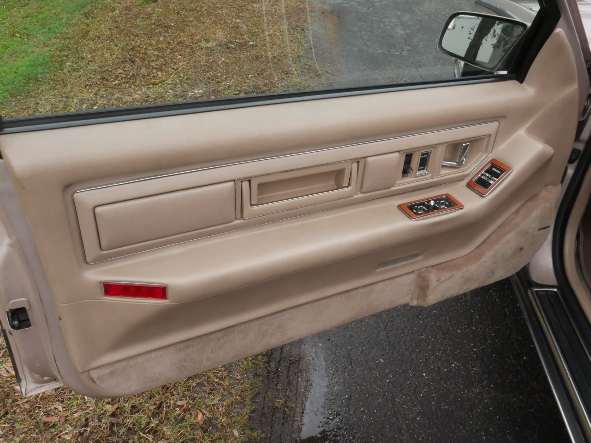 1988 Cadillac Eldorado Biarritz thumbnail 19