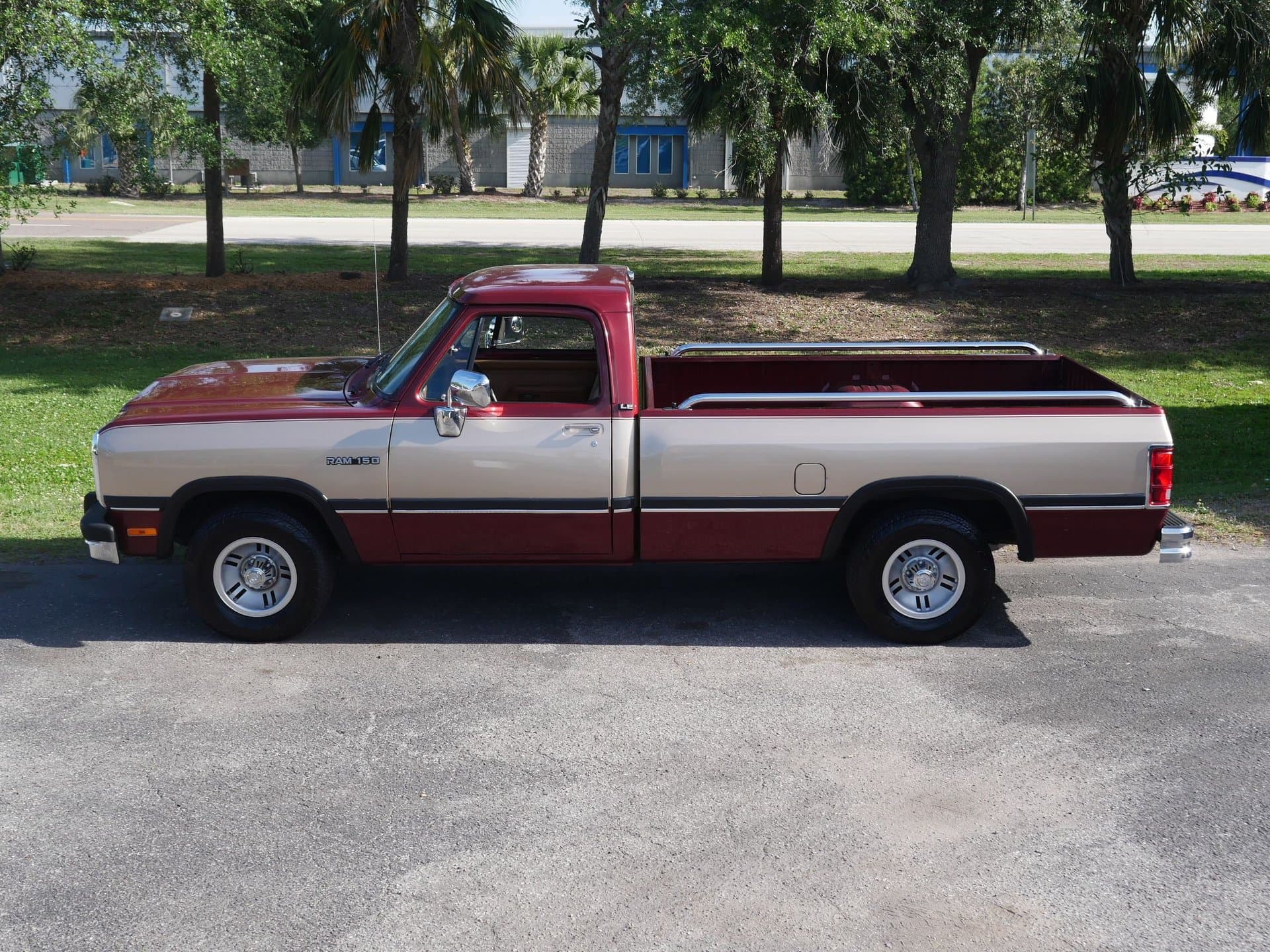 1992 Dodge Ram D-150 LE thumbnail 5