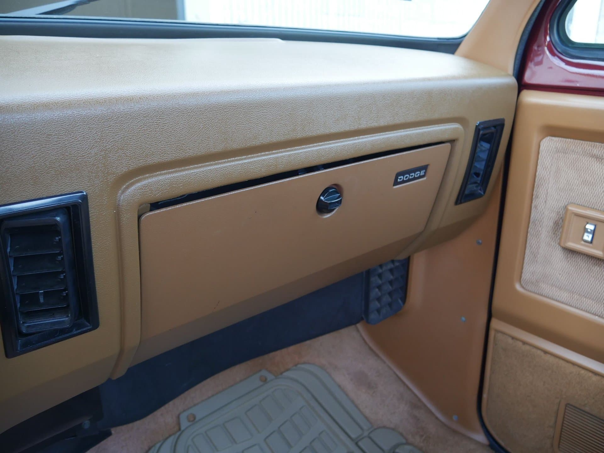 1992 Dodge Ram D-150 LE thumbnail 18