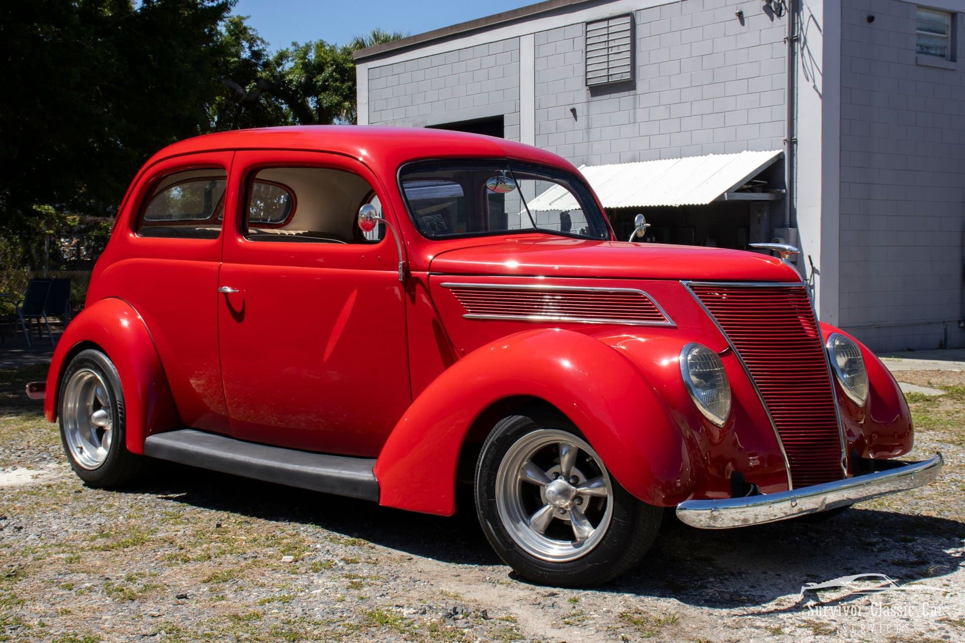 1937 Ford Tudor Humpback Sedan thumbnail 6