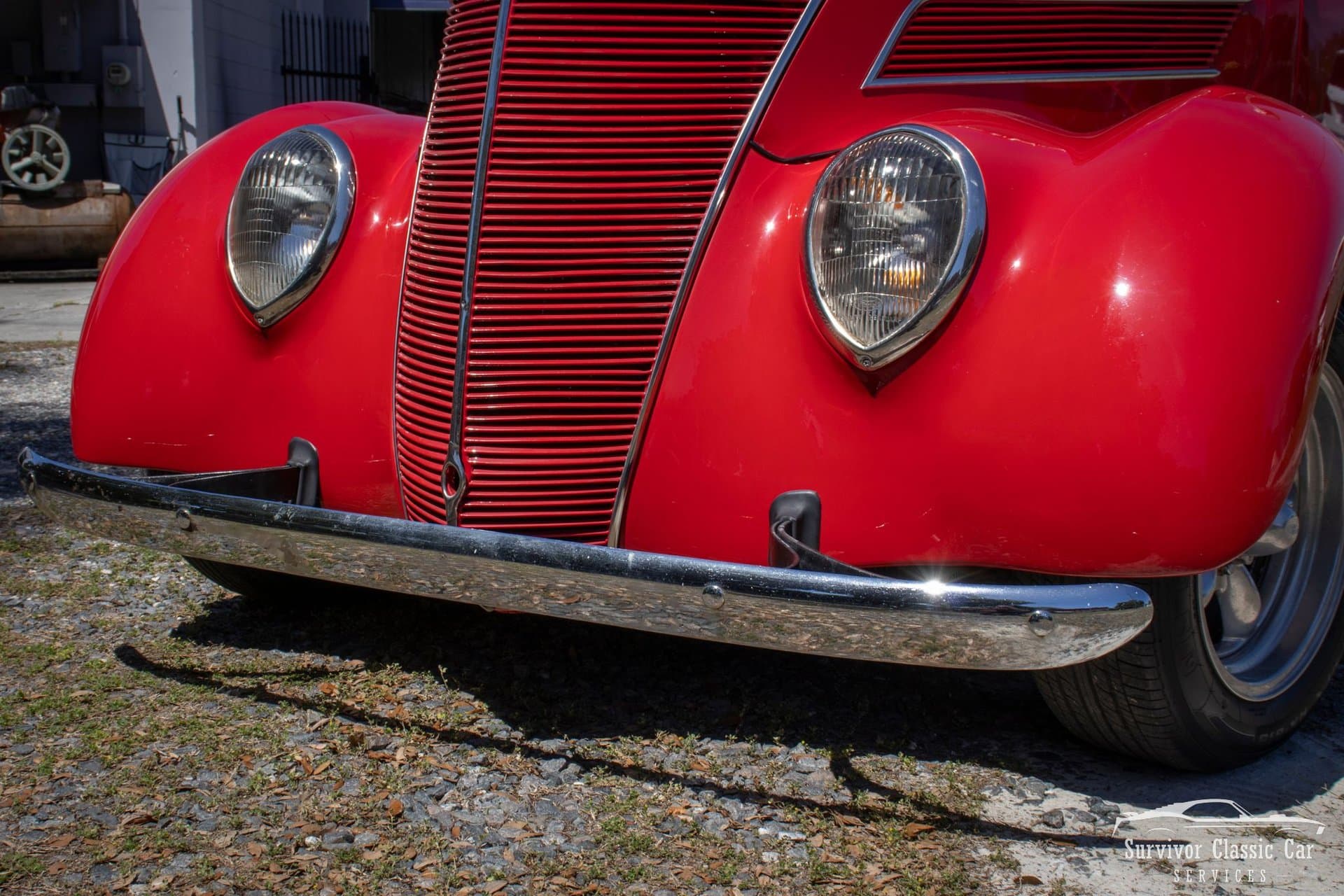 1937 Ford Tudor Humpback Sedan thumbnail 9