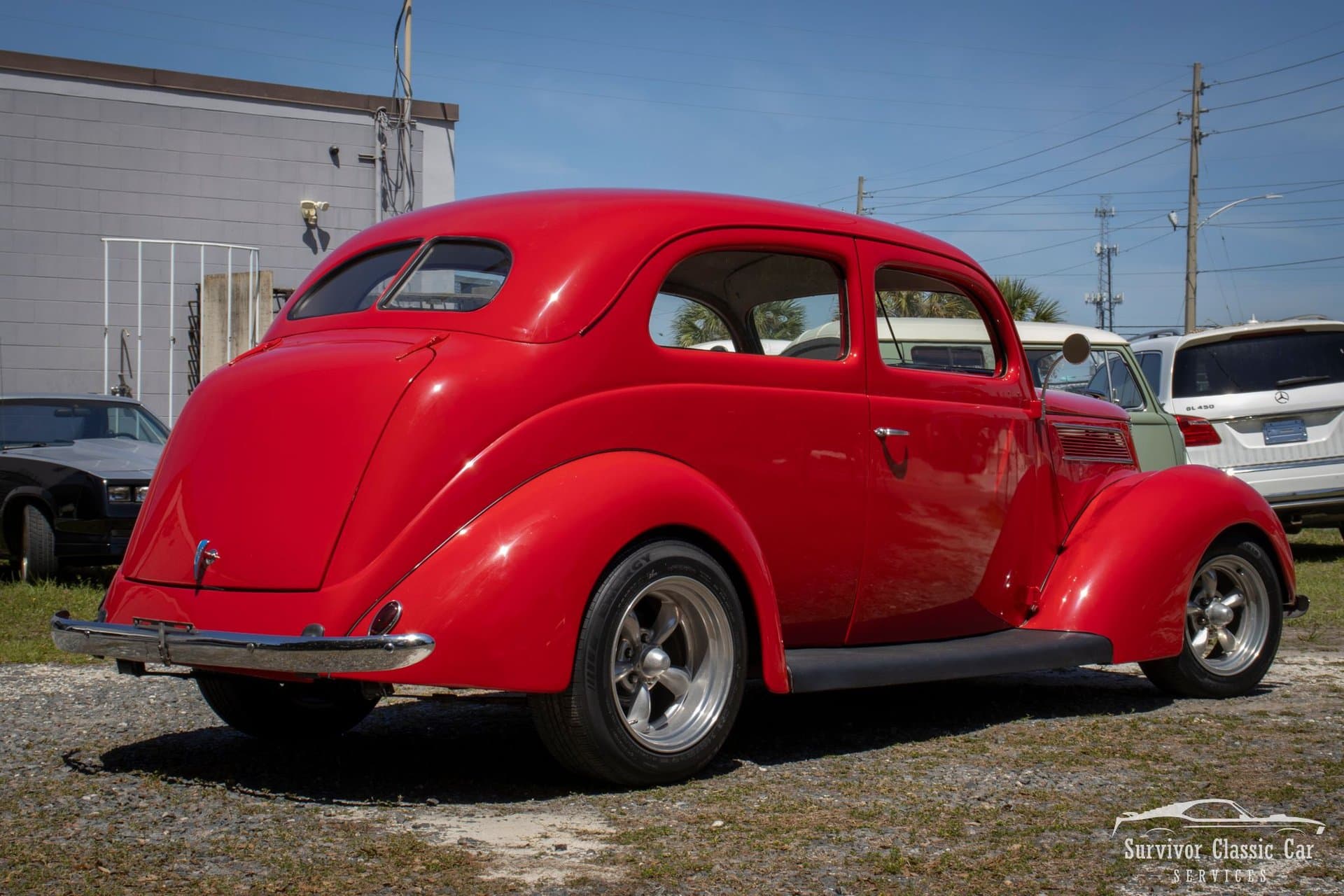 1937 Ford Tudor Humpback Sedan thumbnail 12