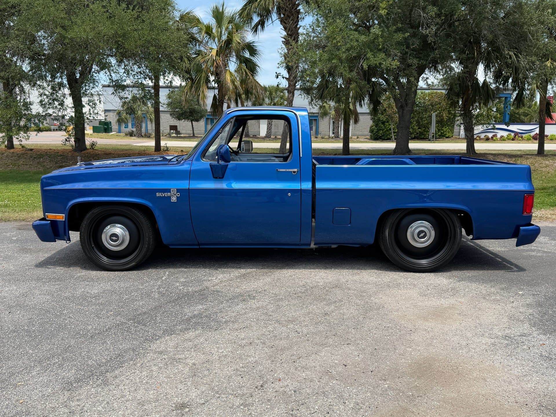 1986 Chevrolet Silverado C/K10 Short Bed Restomod thumbnail 4