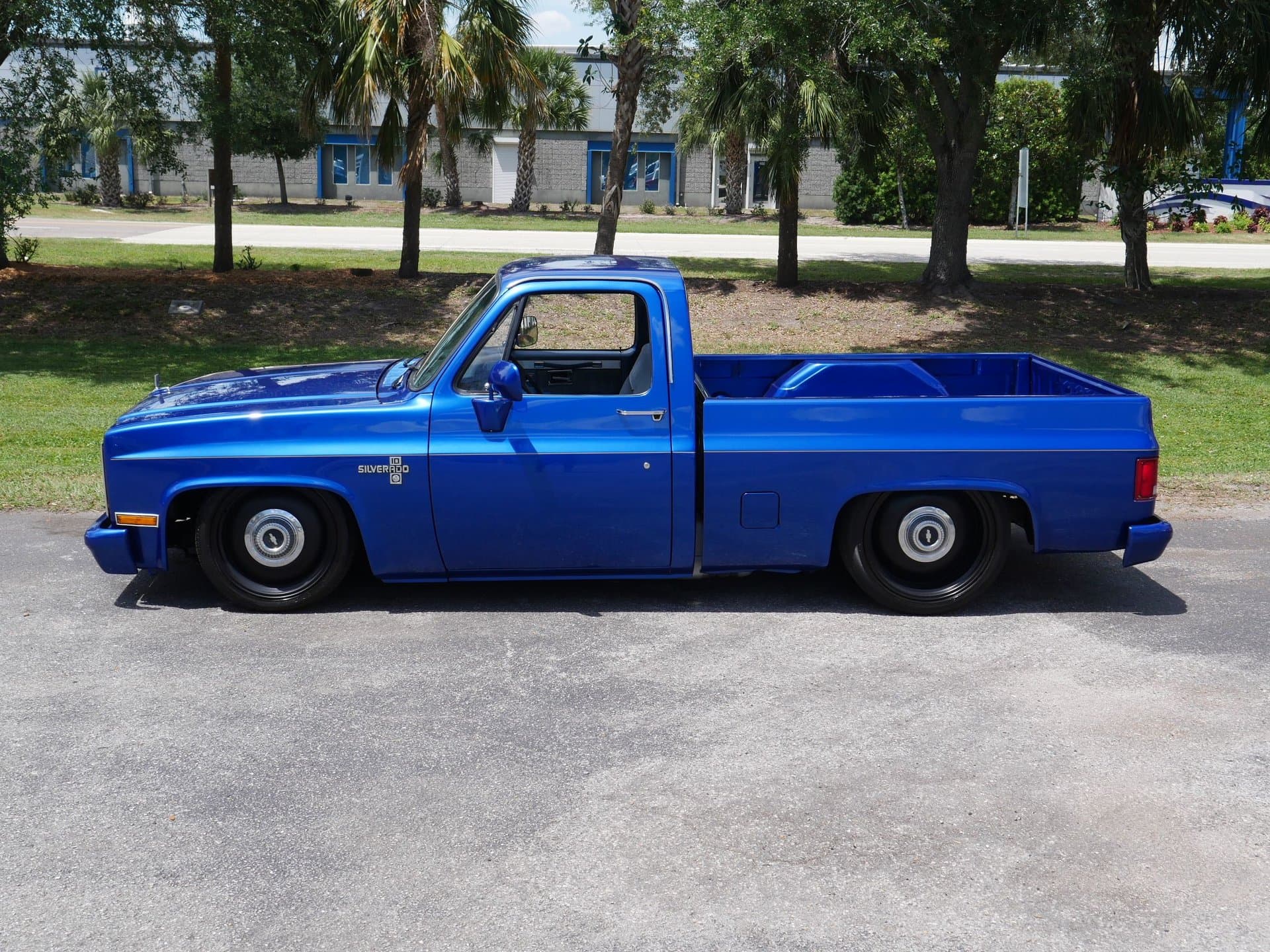 1986 Chevrolet Silverado C/K10 Short Bed Restomod thumbnail 7