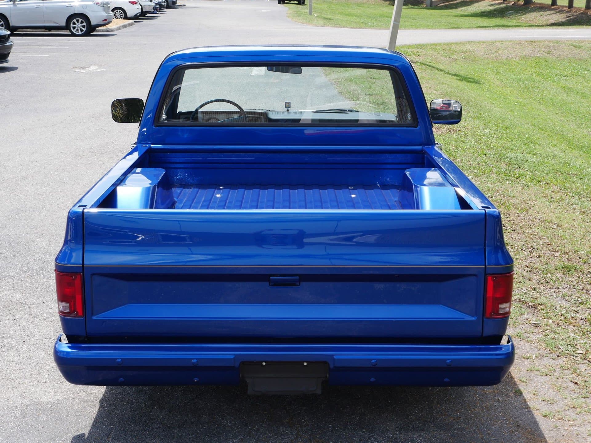 1986 Chevrolet Silverado C/K10 Short Bed Restomod thumbnail 9