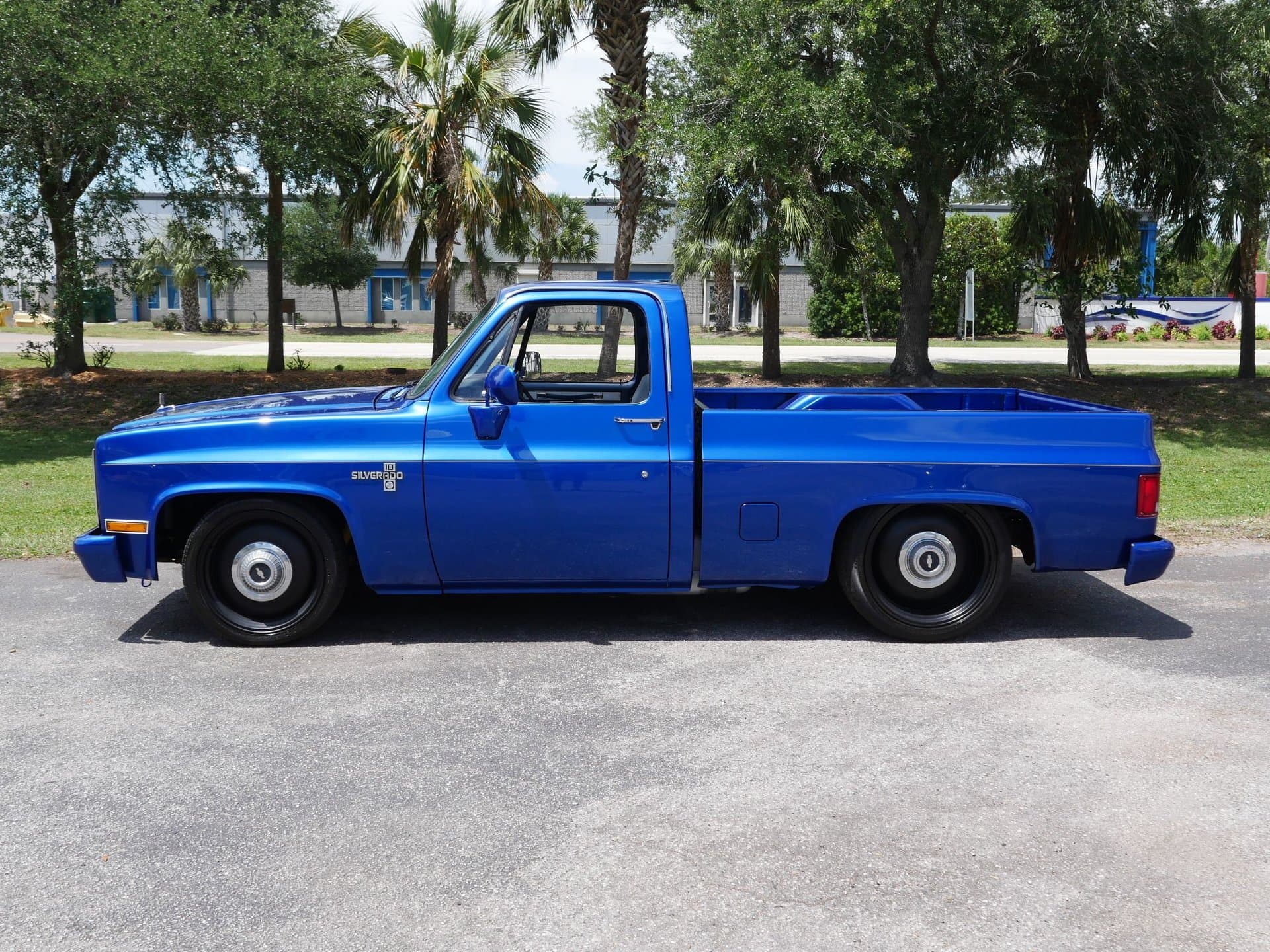 1986 Chevrolet Silverado C/K10 Short Bed Restomod thumbnail 10