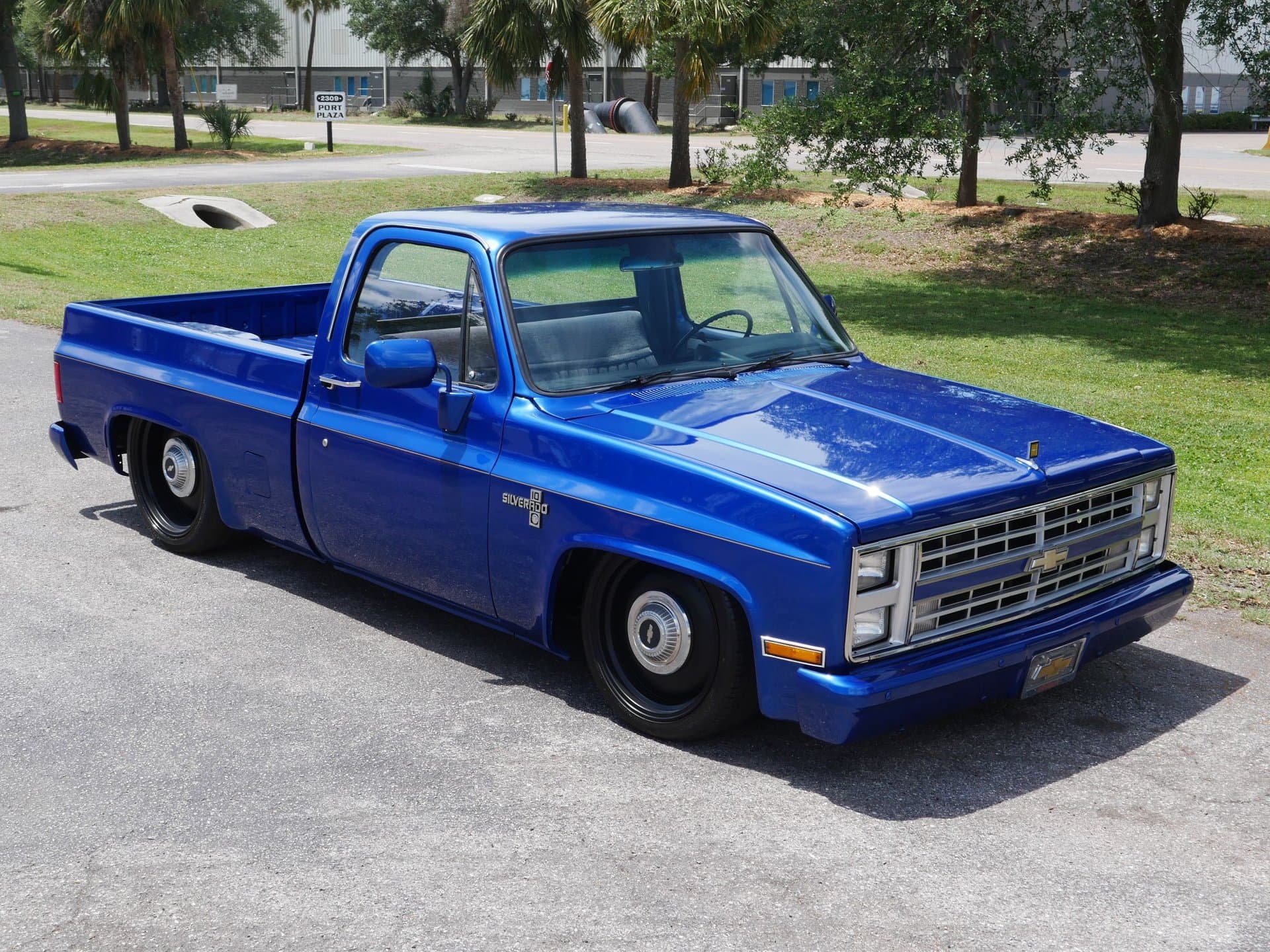 1986 Chevrolet Silverado C/K10 Short Bed Restomod thumbnail 11