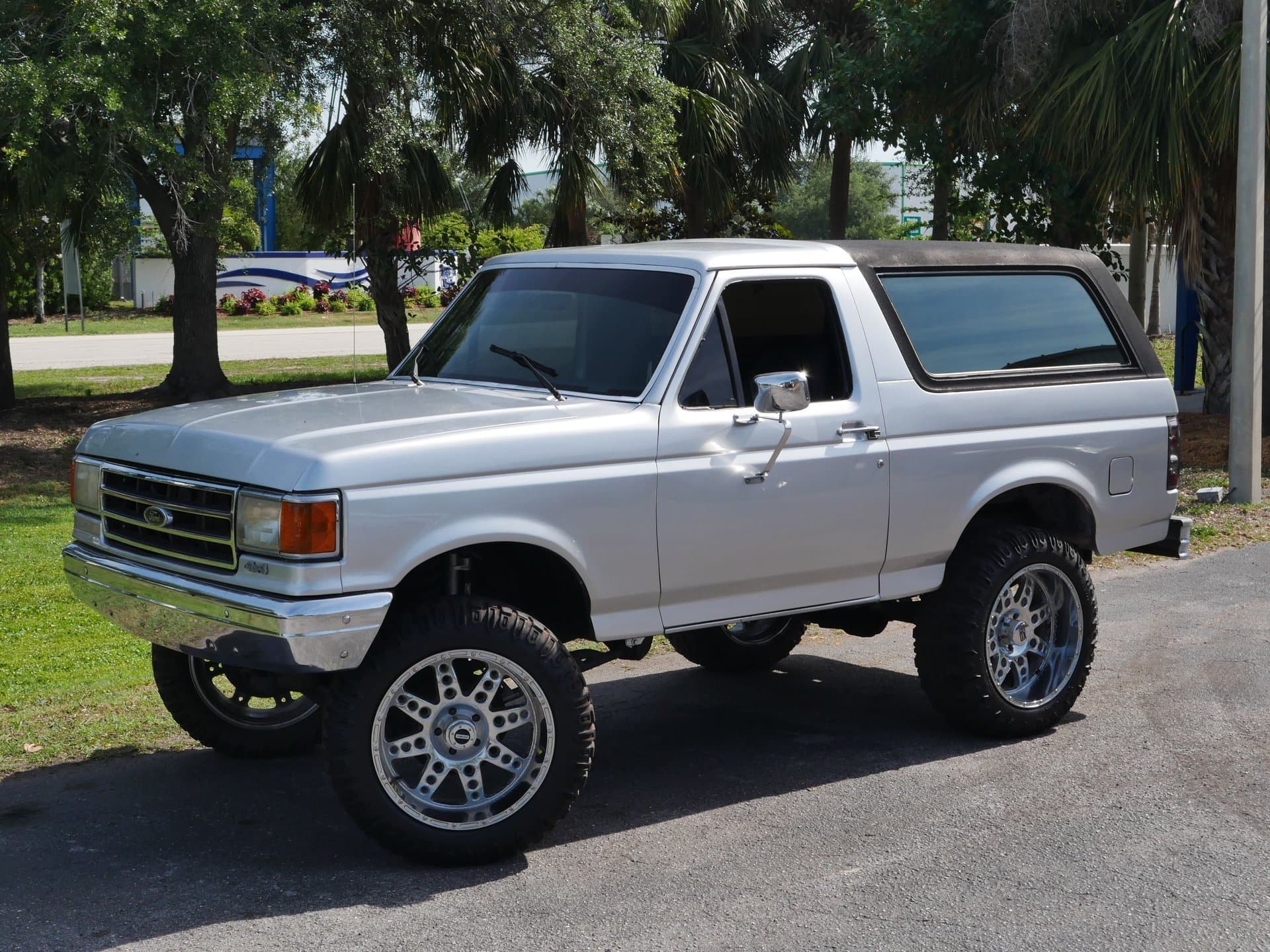1990 Ford Bronco XLT 4x4 thumbnail 5