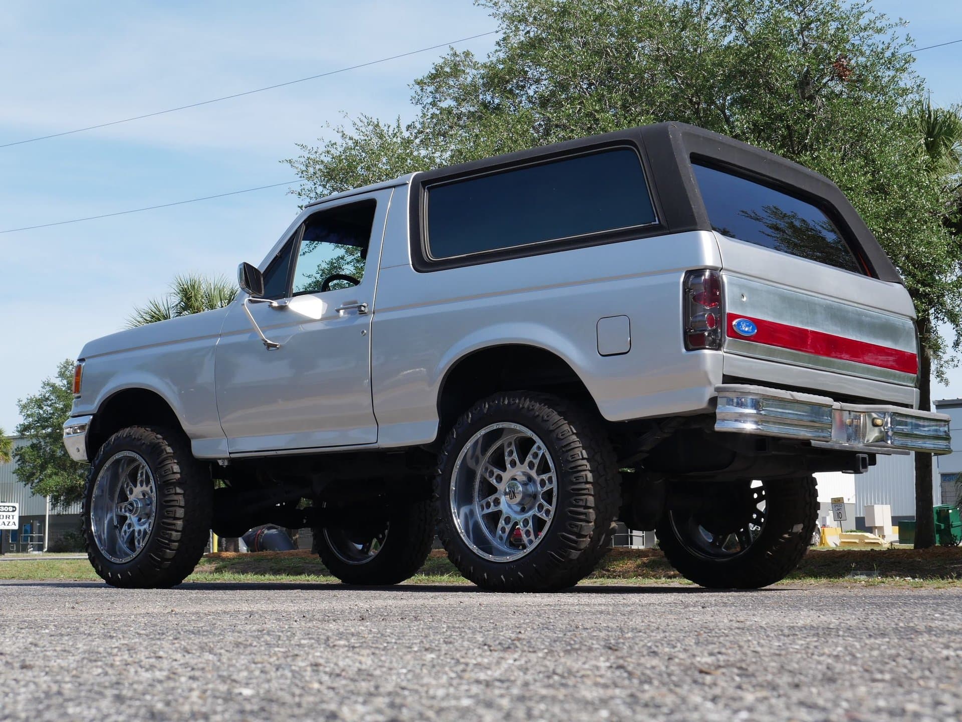 1990 Ford Bronco XLT 4x4 thumbnail 6
