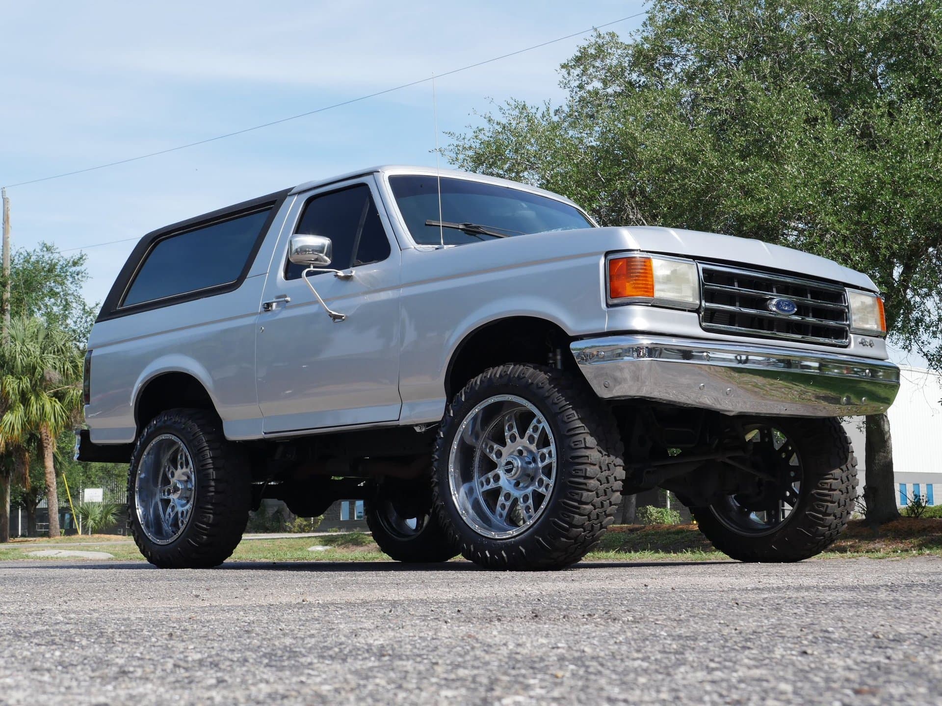 1990 Ford Bronco XLT 4x4 thumbnail 4