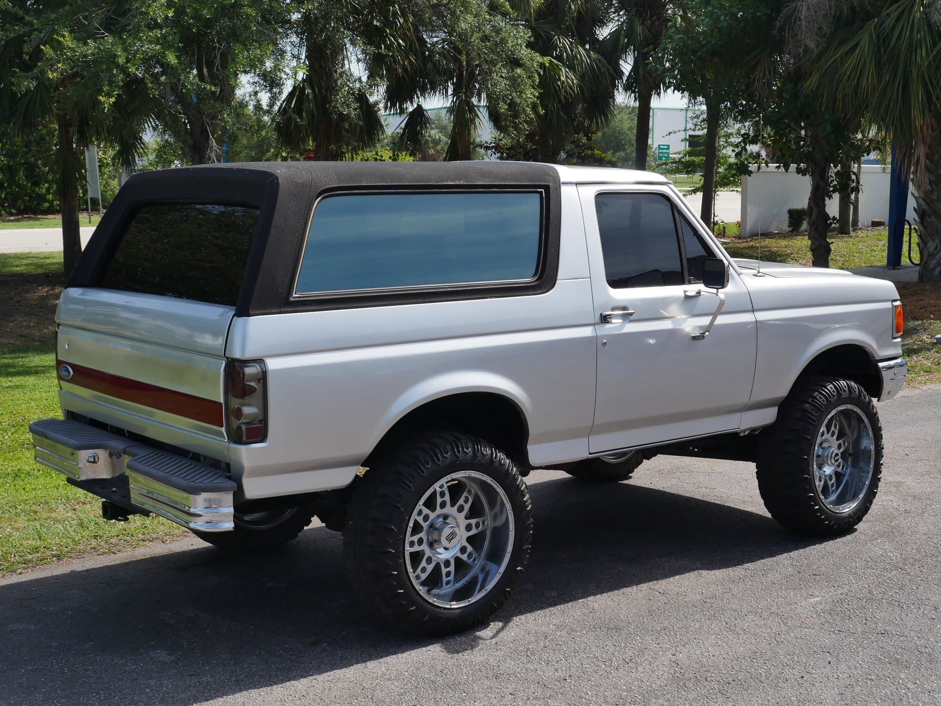1990 Ford Bronco XLT 4x4 thumbnail 13