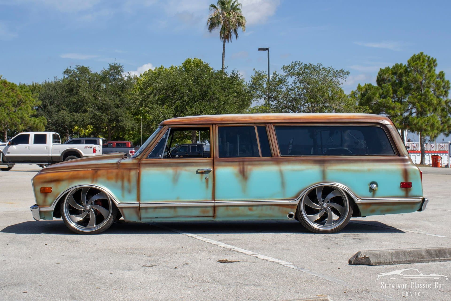 1968 Chevrolet Suburban thumbnail 11