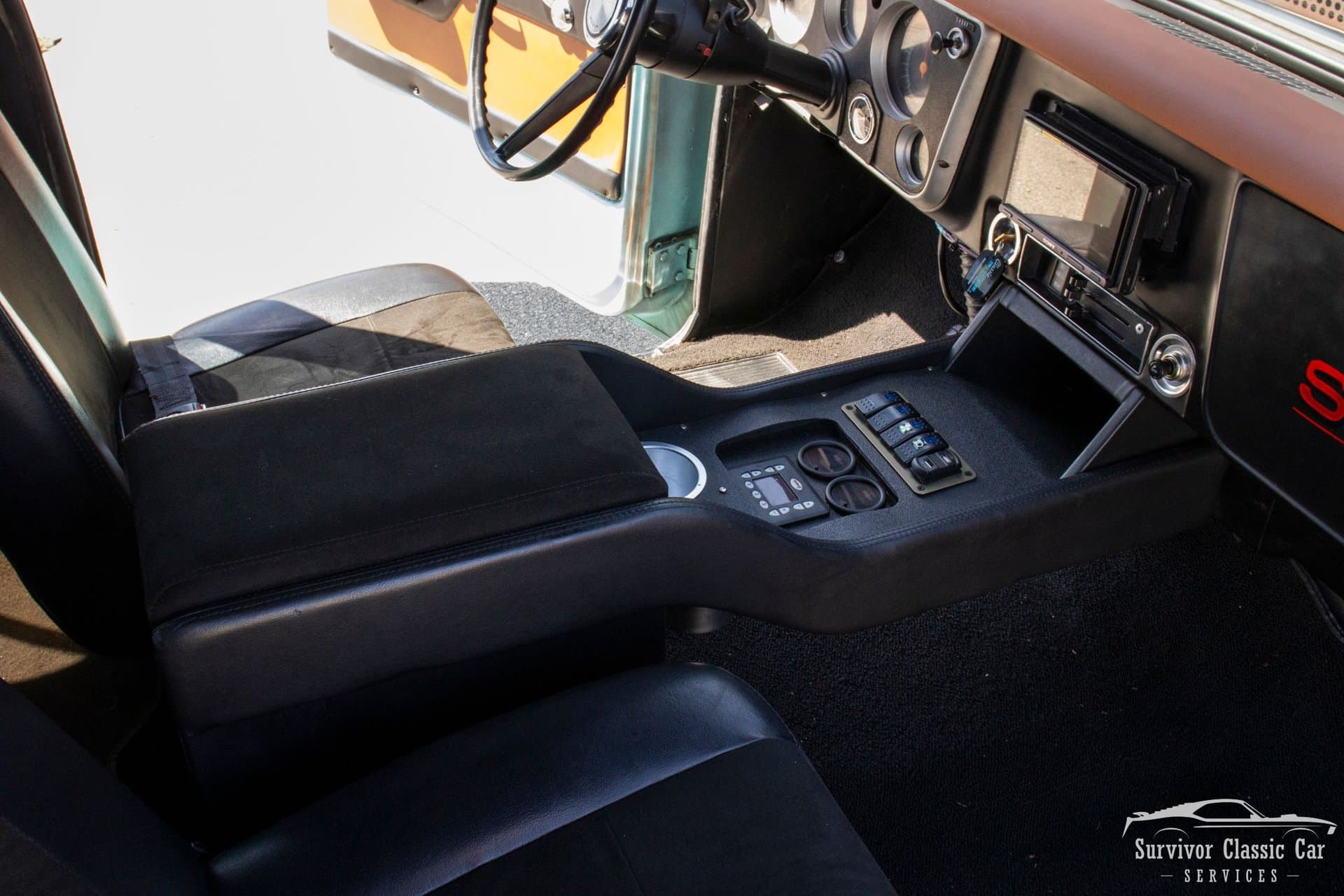 1968 Chevrolet Suburban thumbnail 24