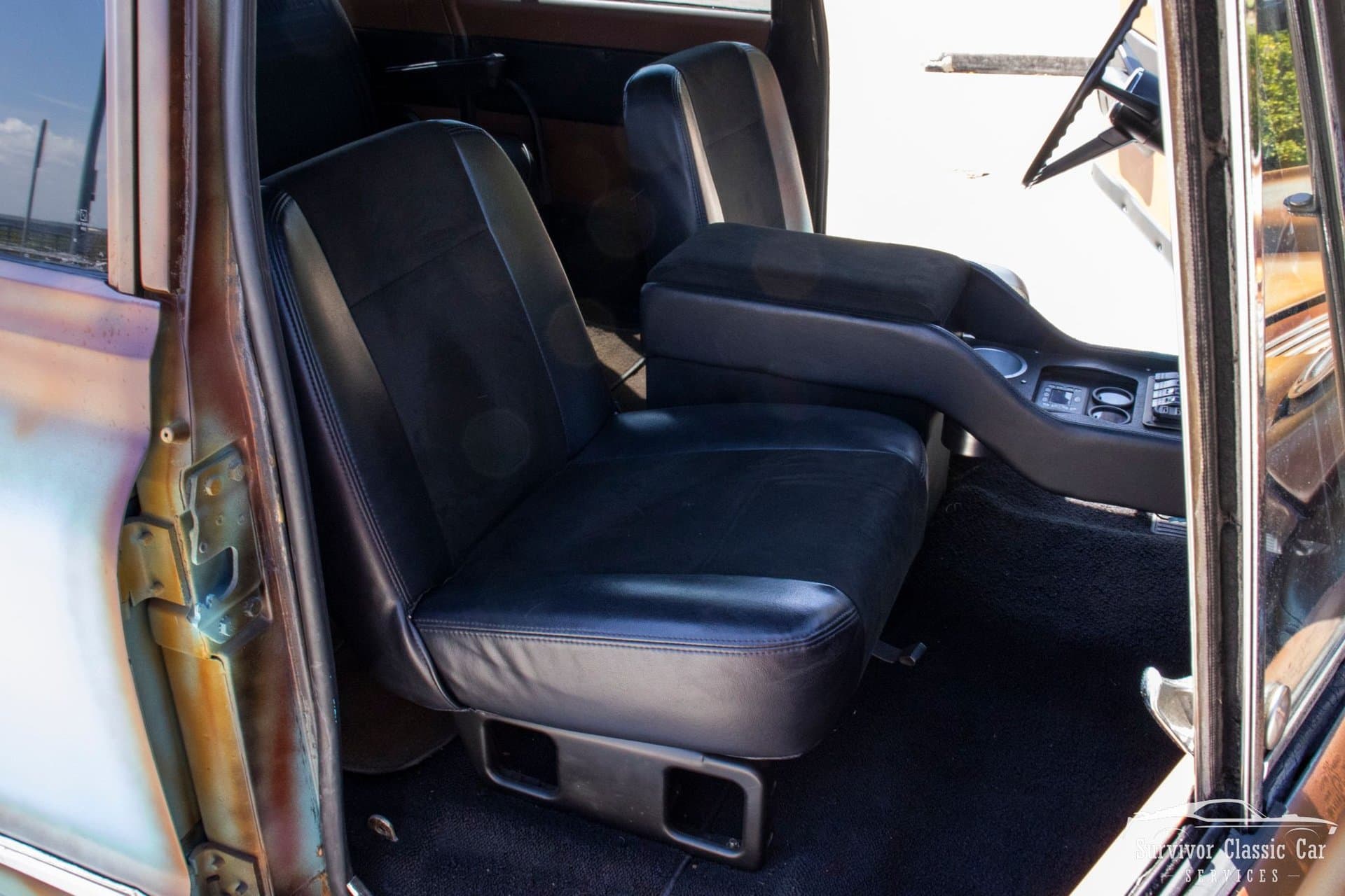 1968 Chevrolet Suburban thumbnail 25