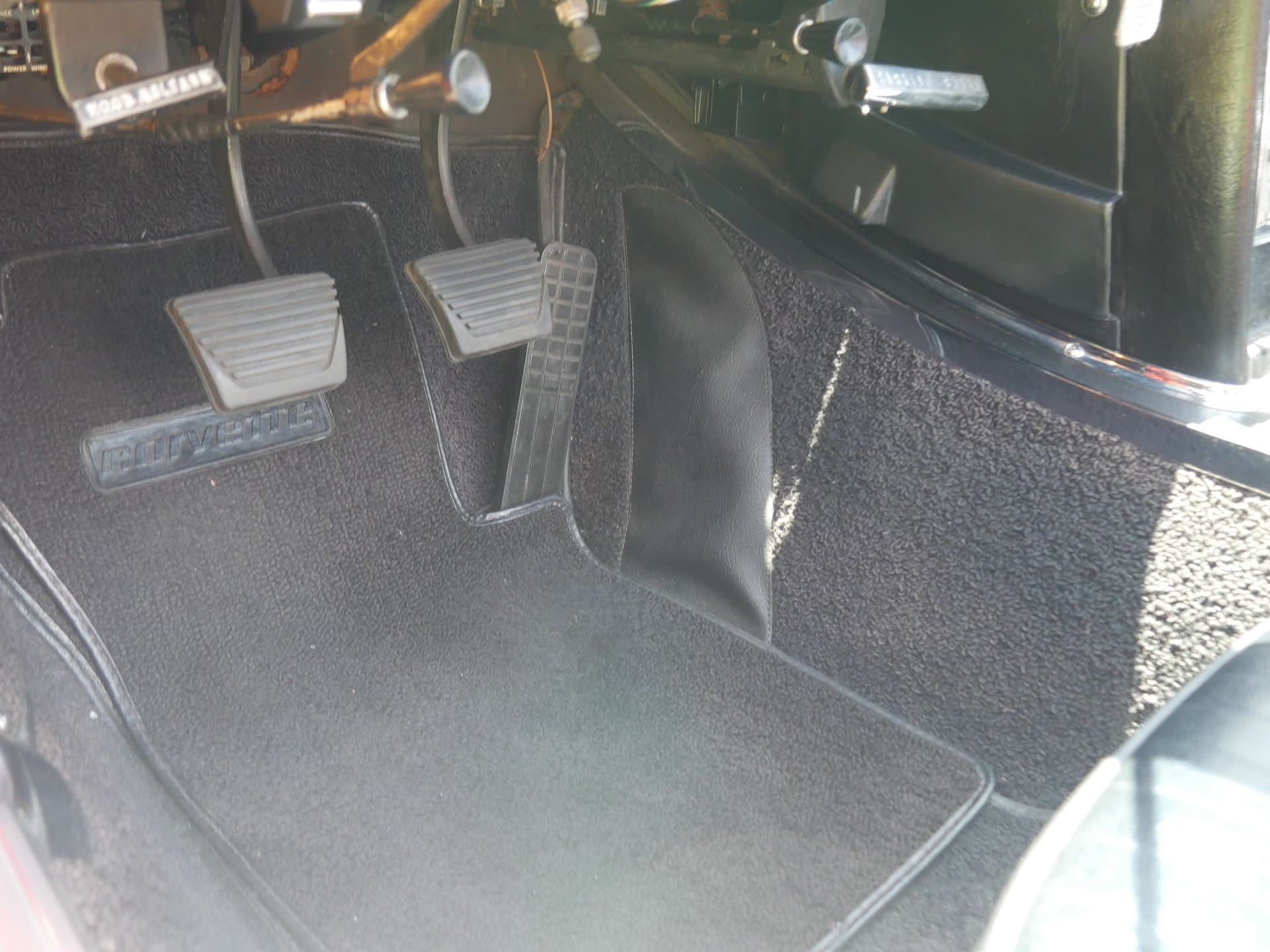 1964 Chevrolet Corvette Roadster thumbnail 16