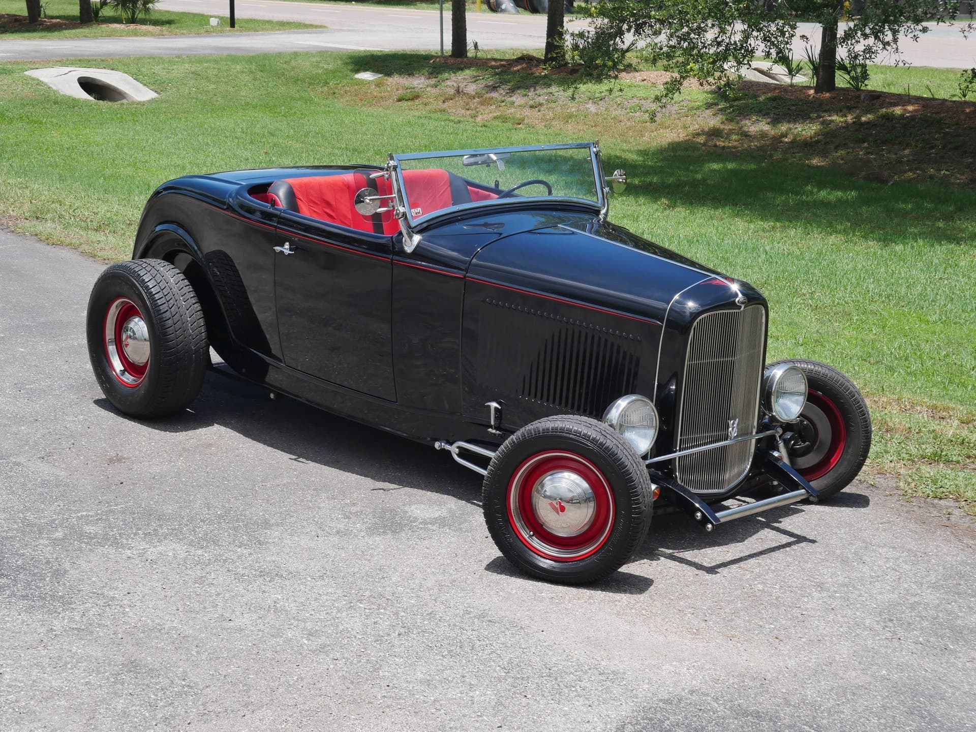 1932 Ford Roadster thumbnail 11