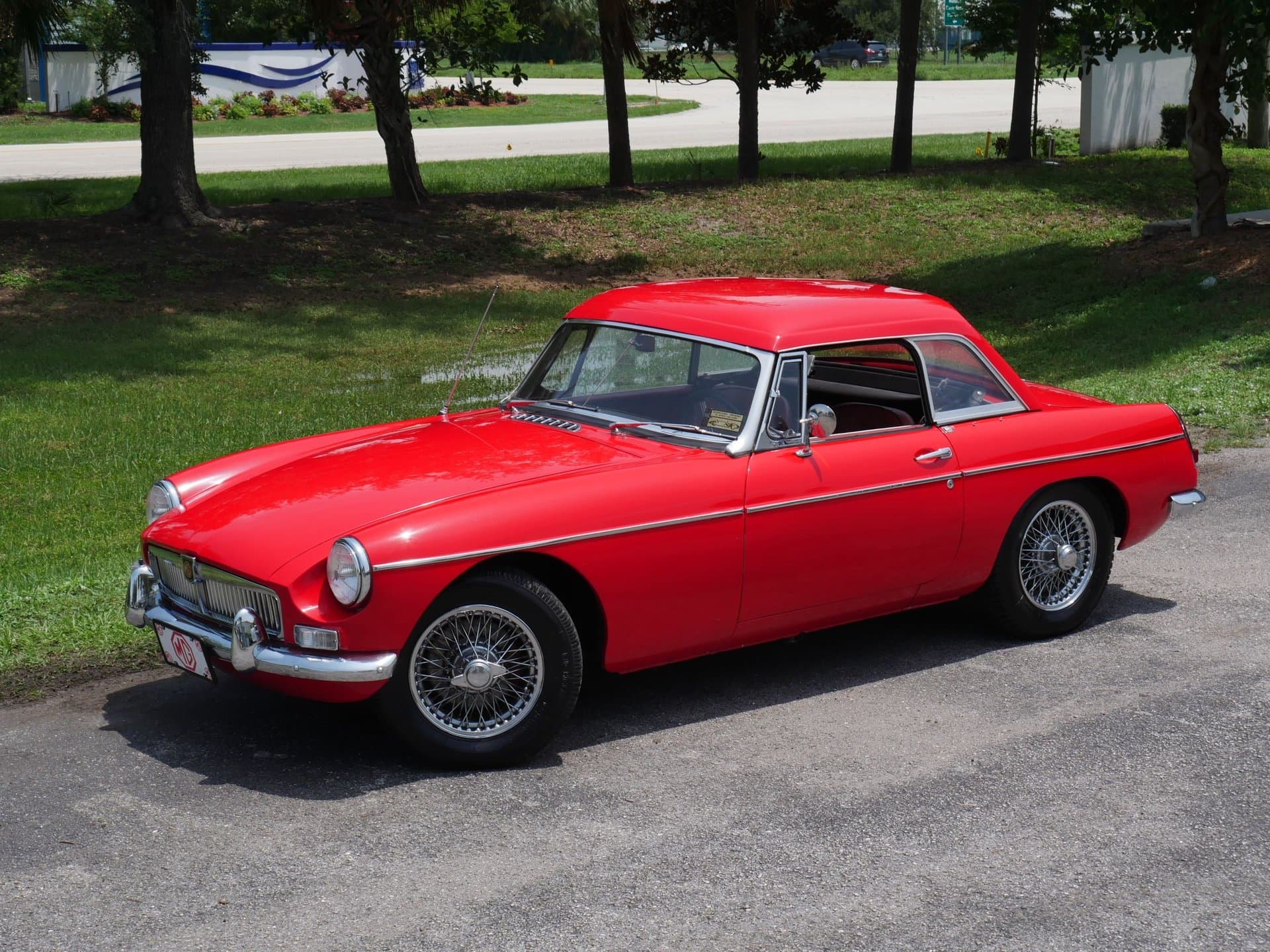 1965 MG MGB with Hardtop thumbnail 5