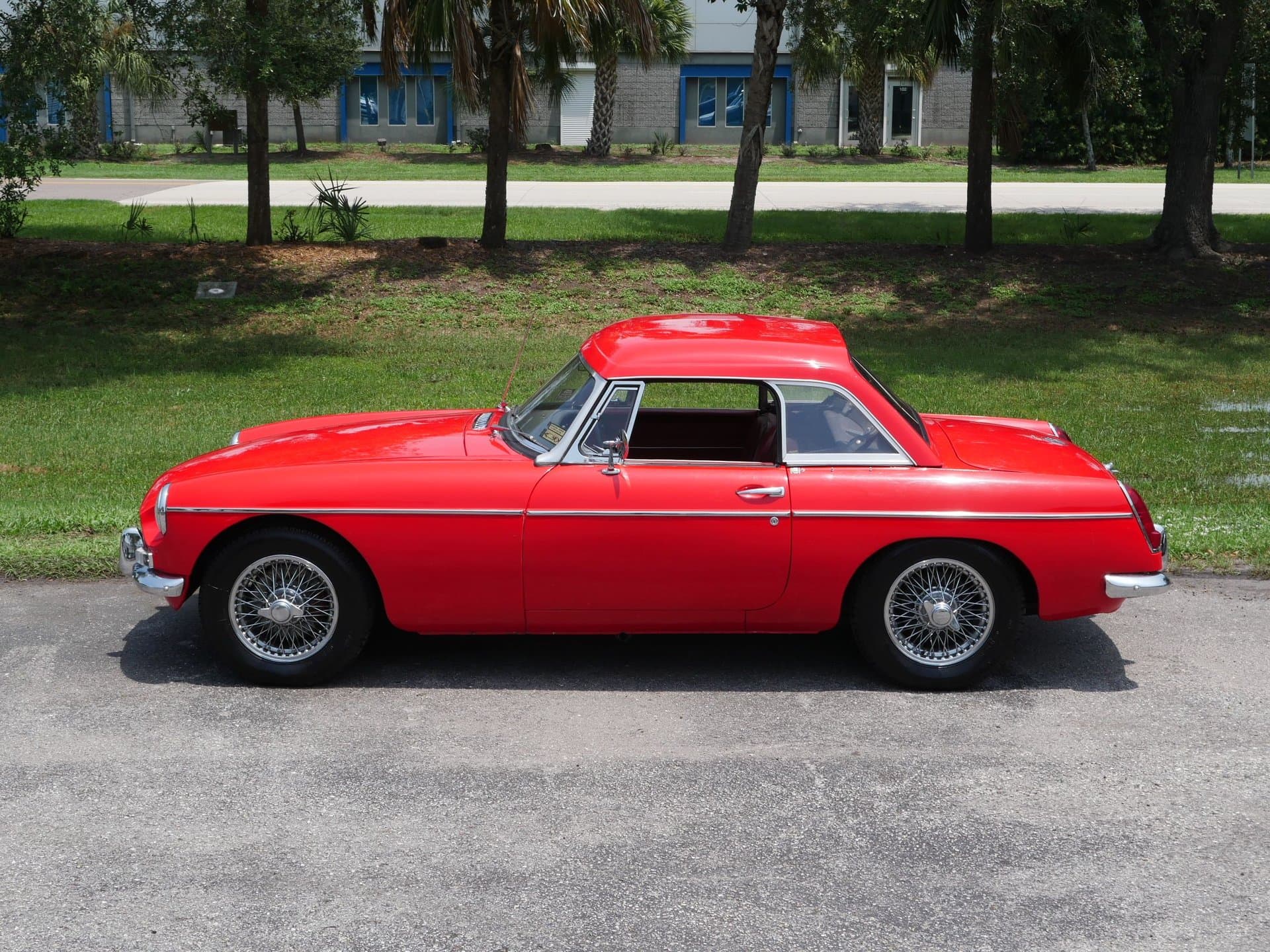 1965 MG MGB with Hardtop thumbnail 6
