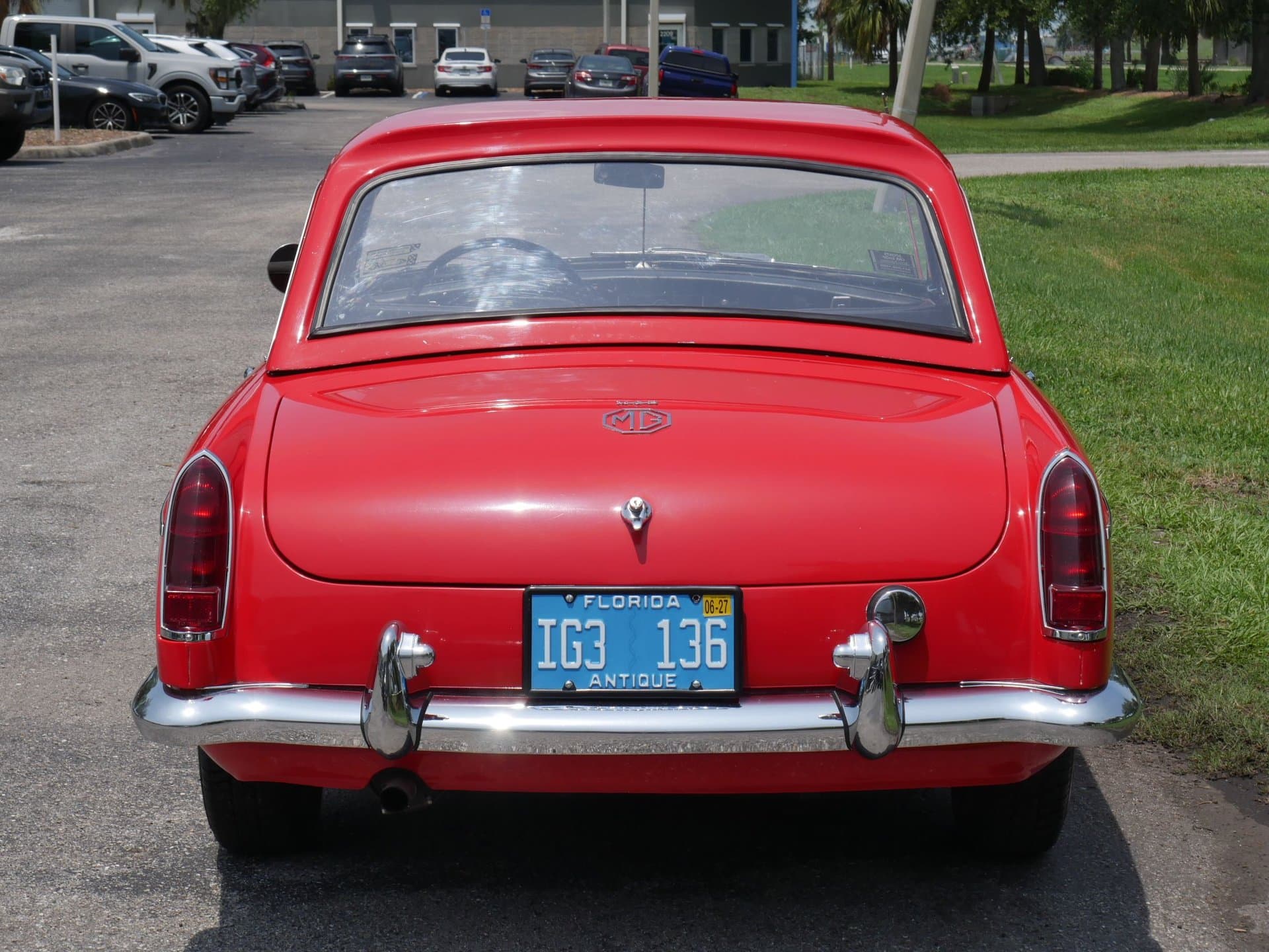 1965 MG MGB with Hardtop thumbnail 7