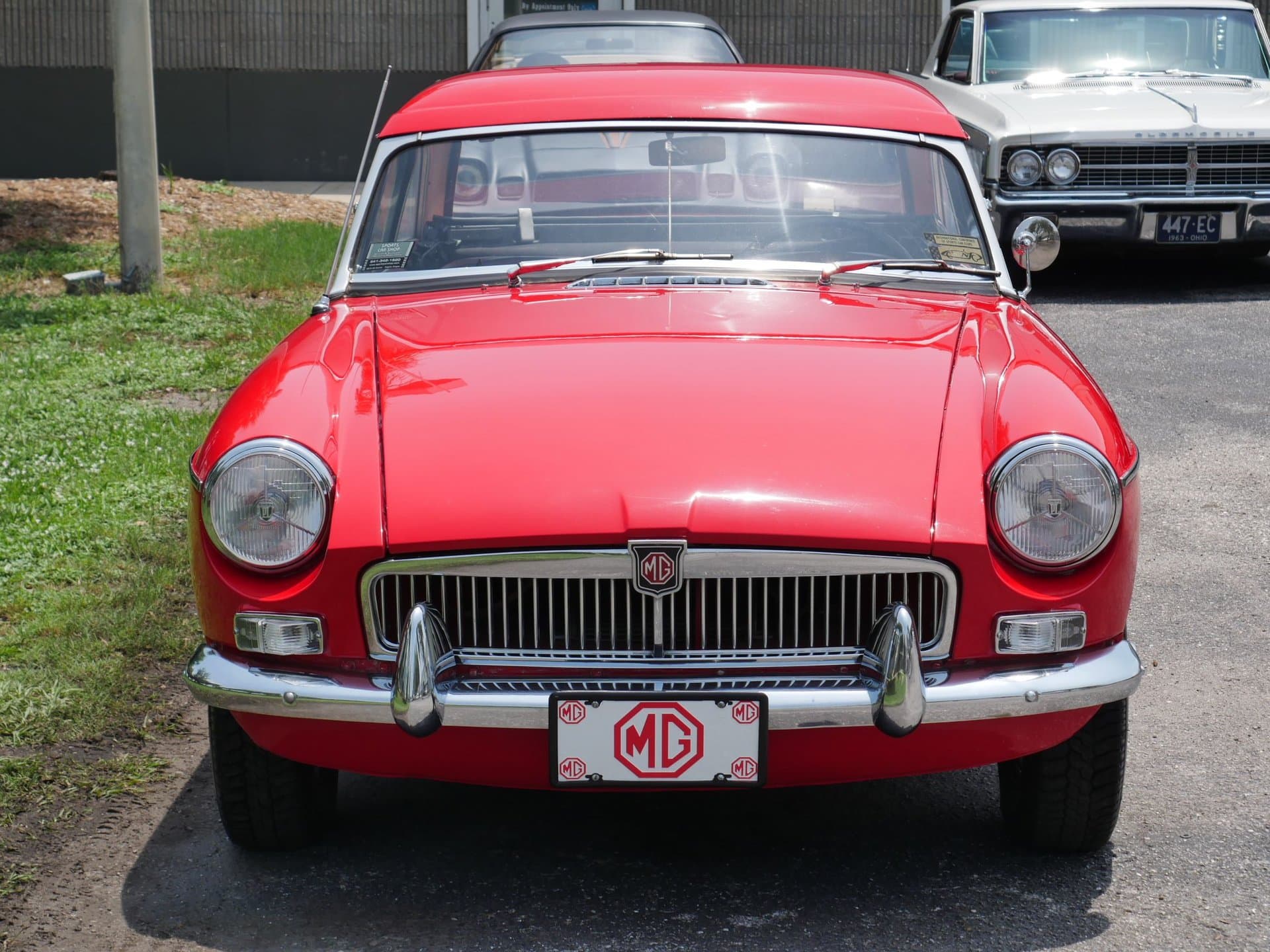 1965 MG MGB with Hardtop thumbnail 8