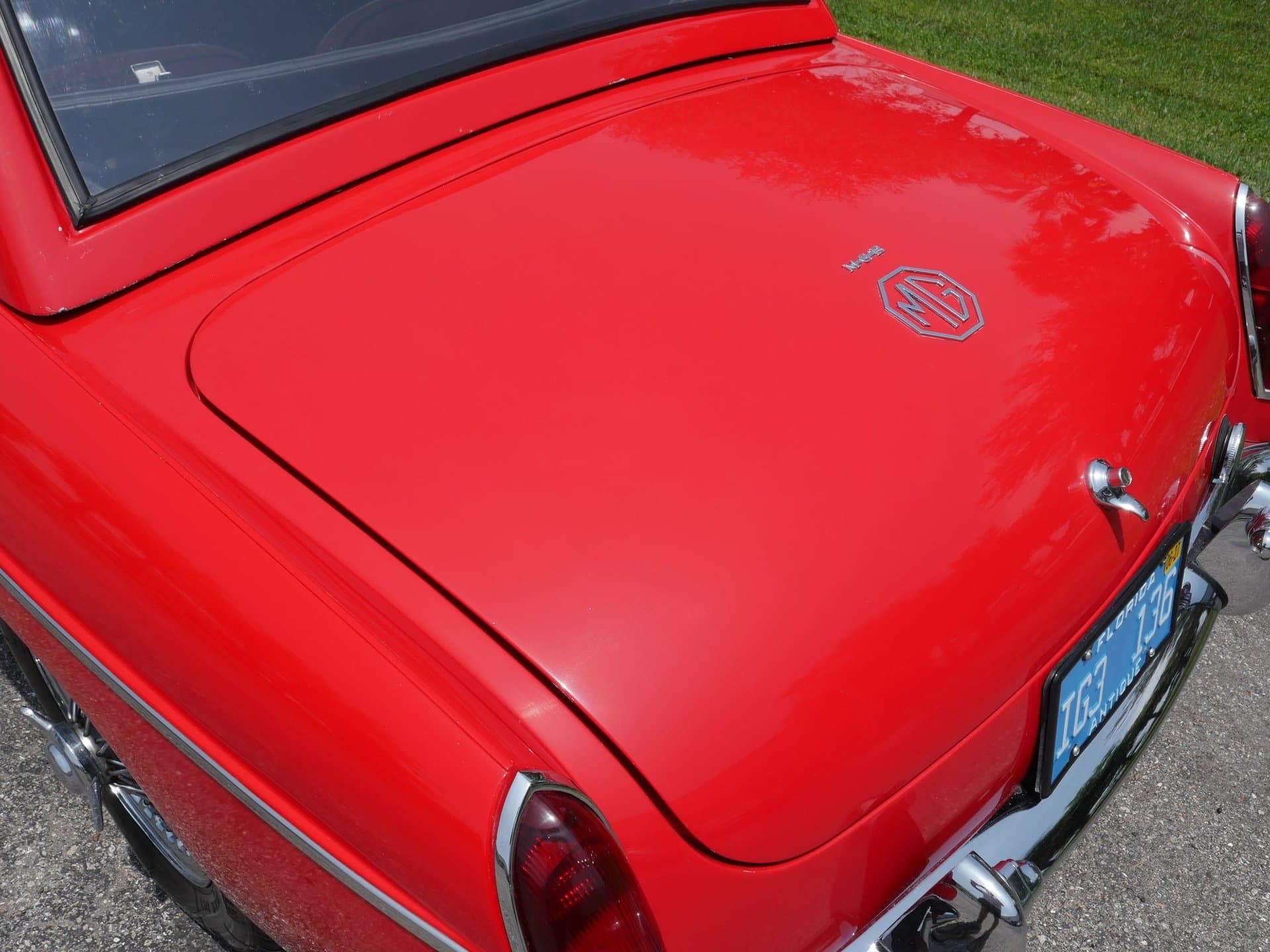 1965 MG MGB with Hardtop thumbnail 10