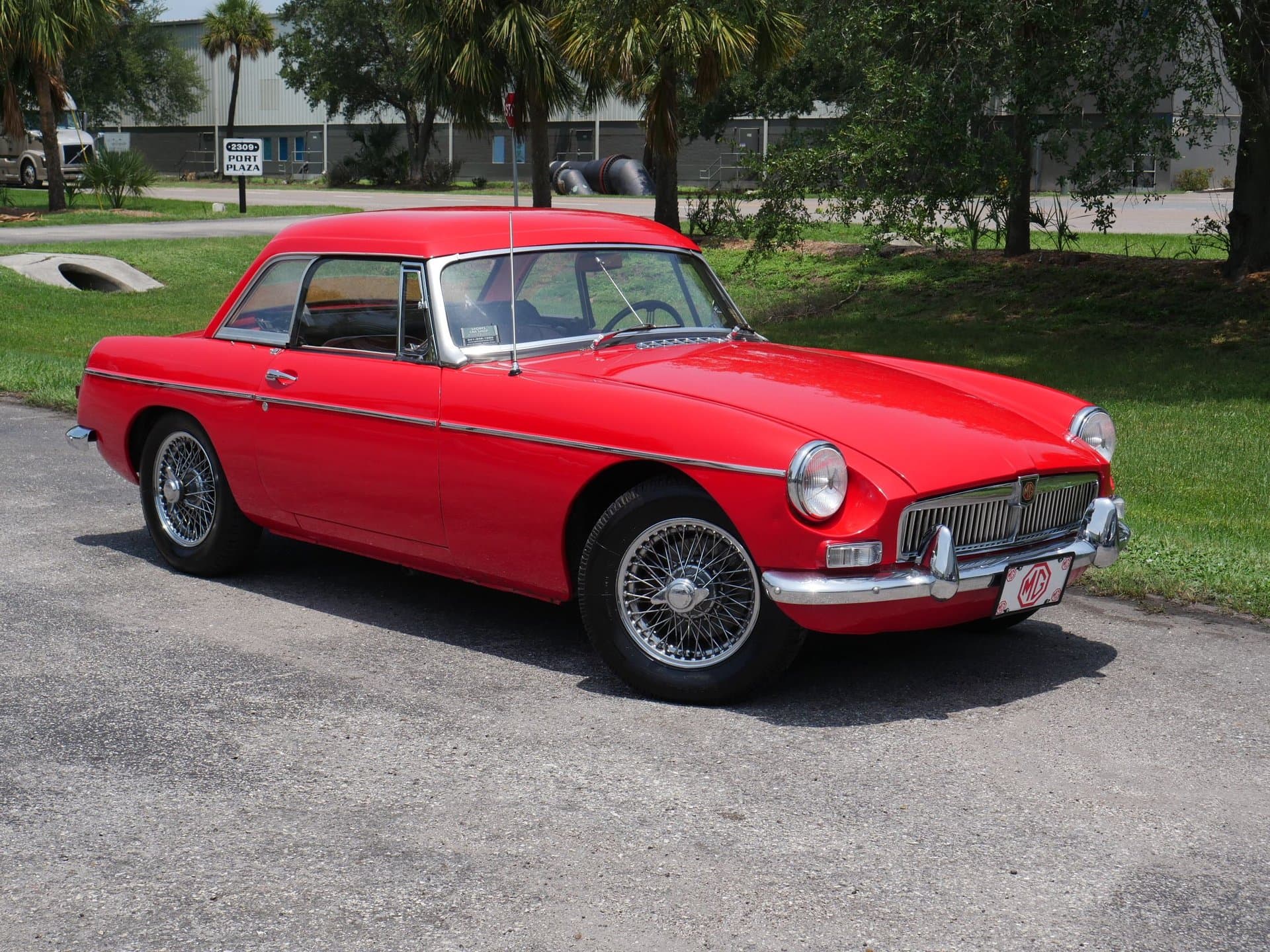 1965 MG MGB with Hardtop thumbnail 11