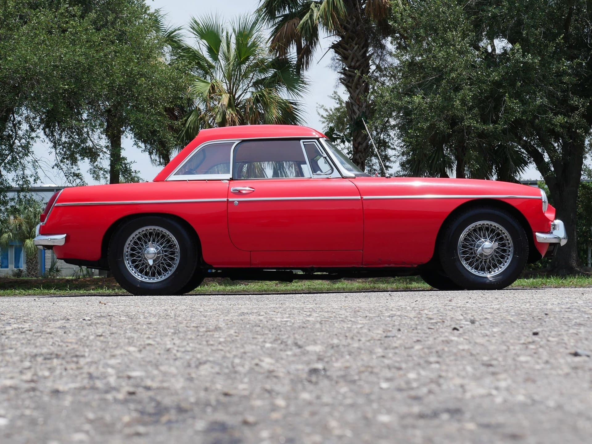 1965 MG MGB with Hardtop thumbnail 12