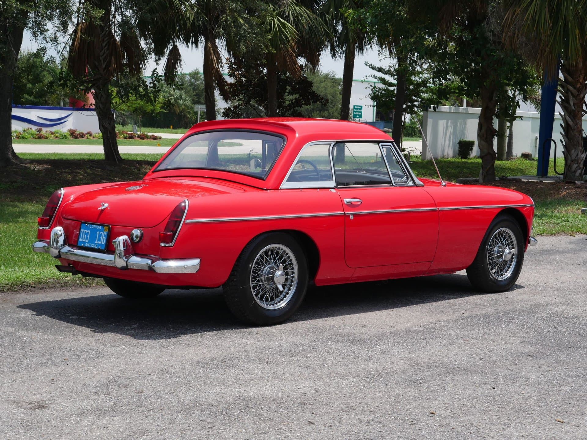 1965 MG MGB with Hardtop thumbnail 13
