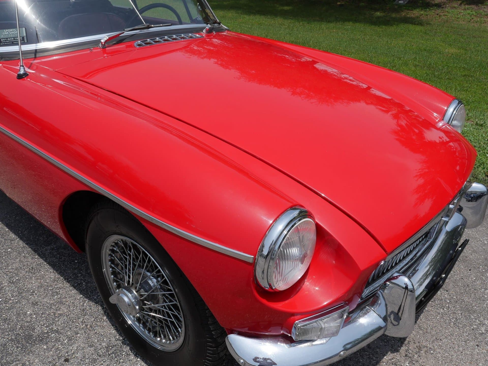 1965 MG MGB with Hardtop thumbnail 15