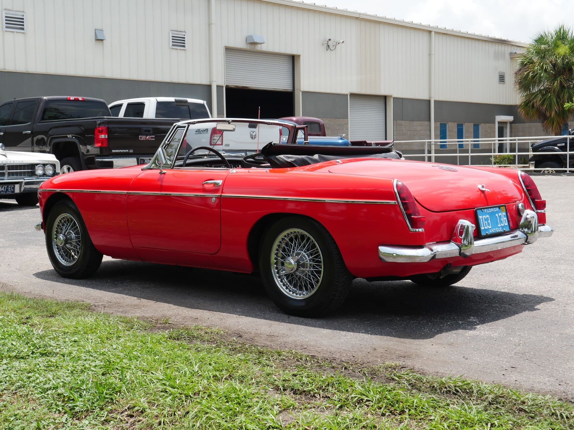 1965 MG MGB with Hardtop thumbnail 25