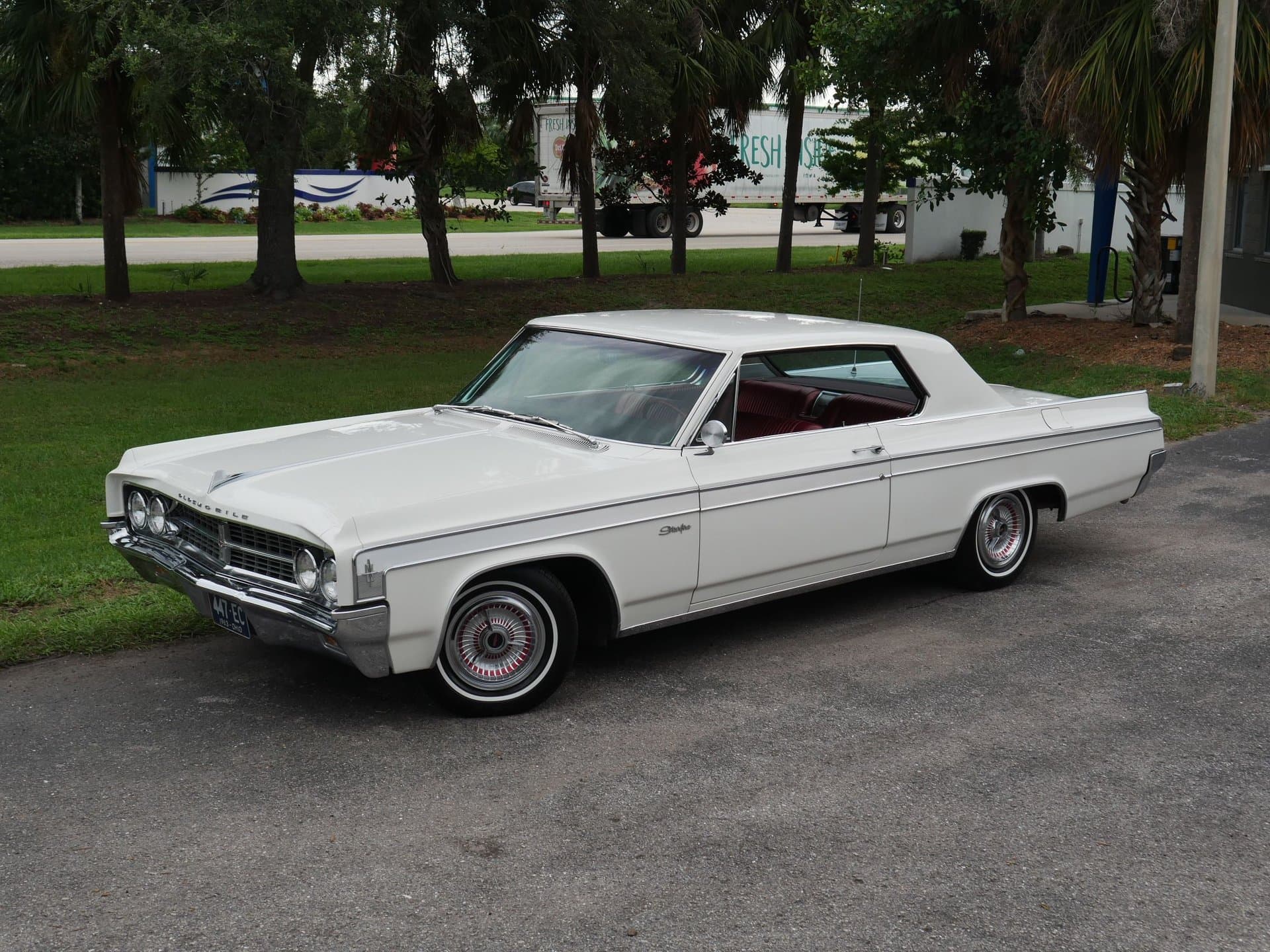 1963 Oldsmobile Starfire thumbnail 4