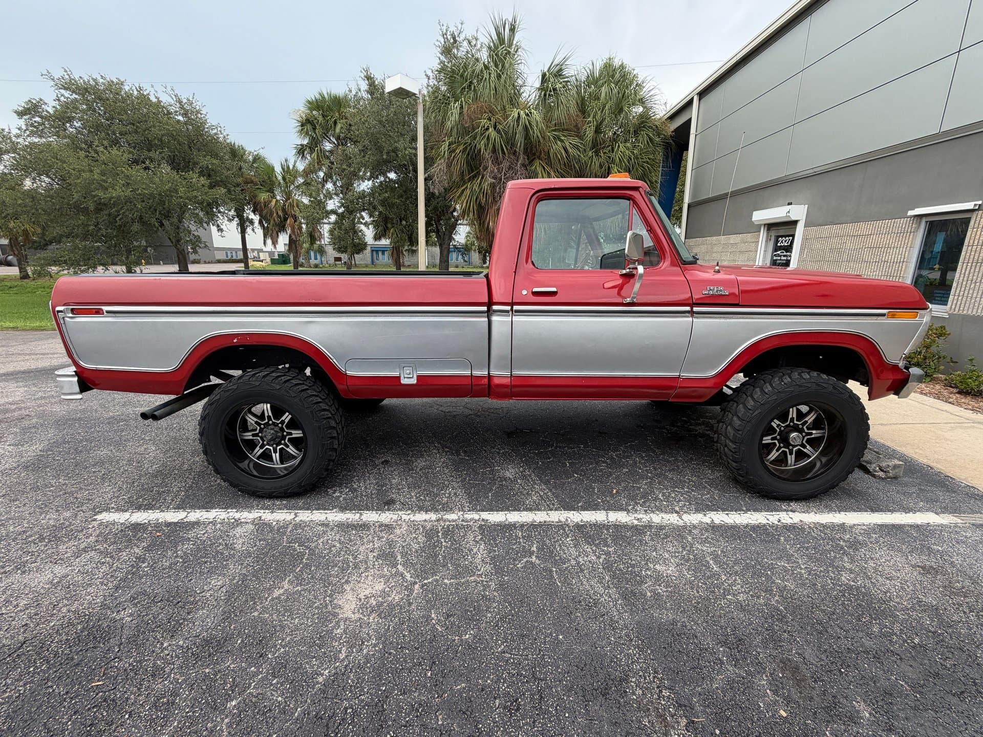 1973 Ford F250 Custom 4x4 thumbnail 11