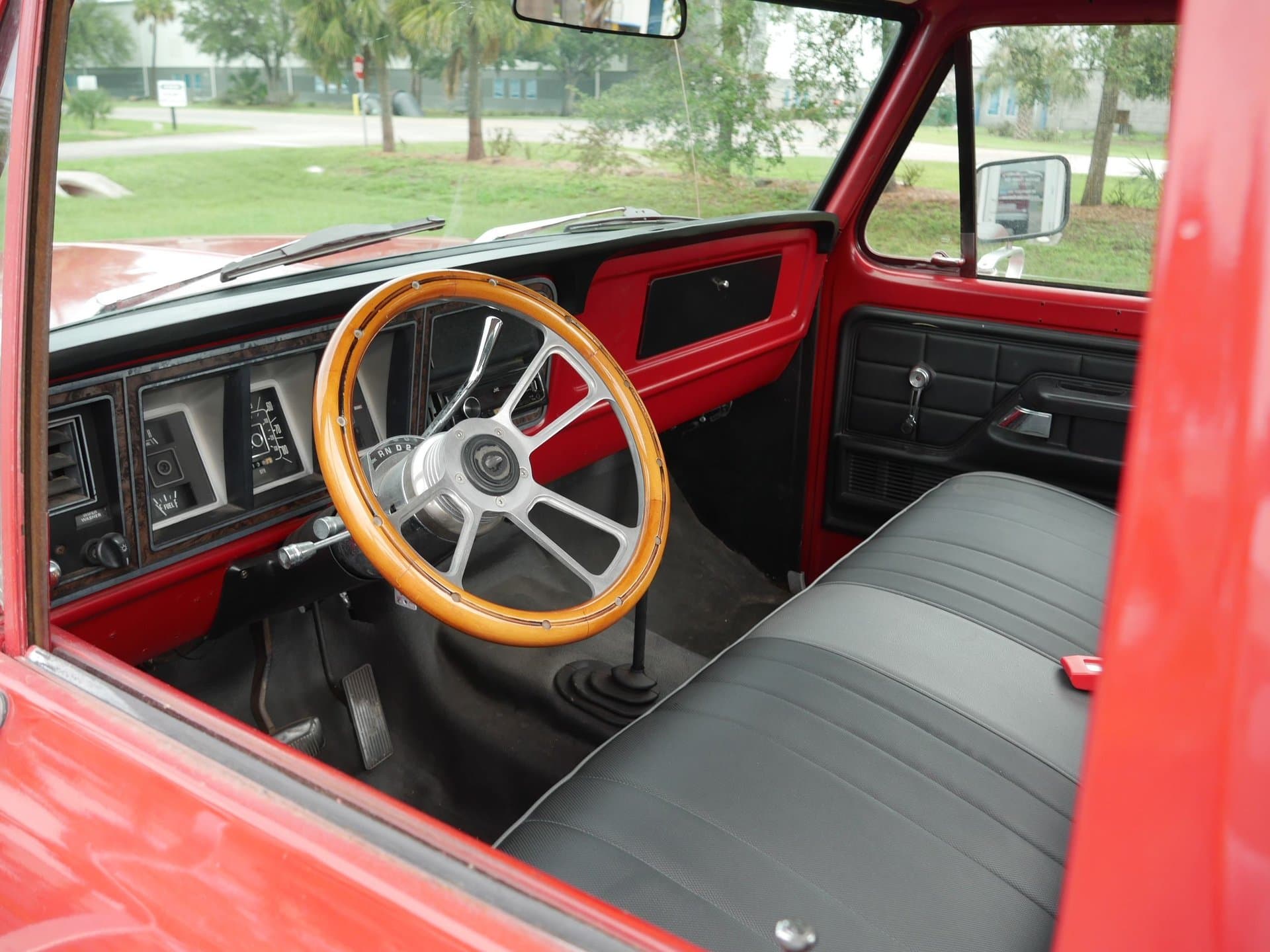 1973 Ford F250 Custom 4x4 — photo 2